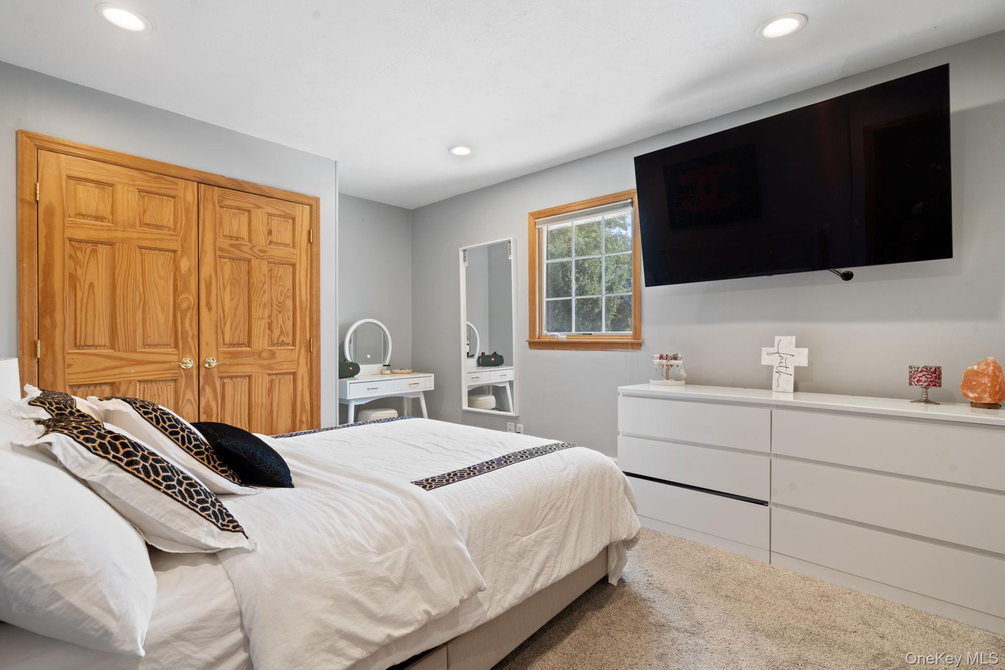 10 Basswood Place, Melville, NY 11747