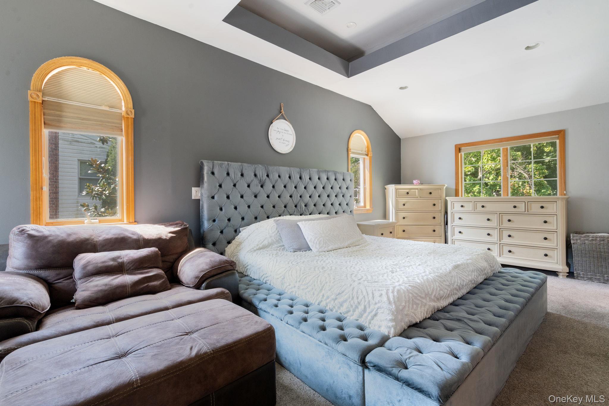 10 Basswood Place, Melville, NY 11747