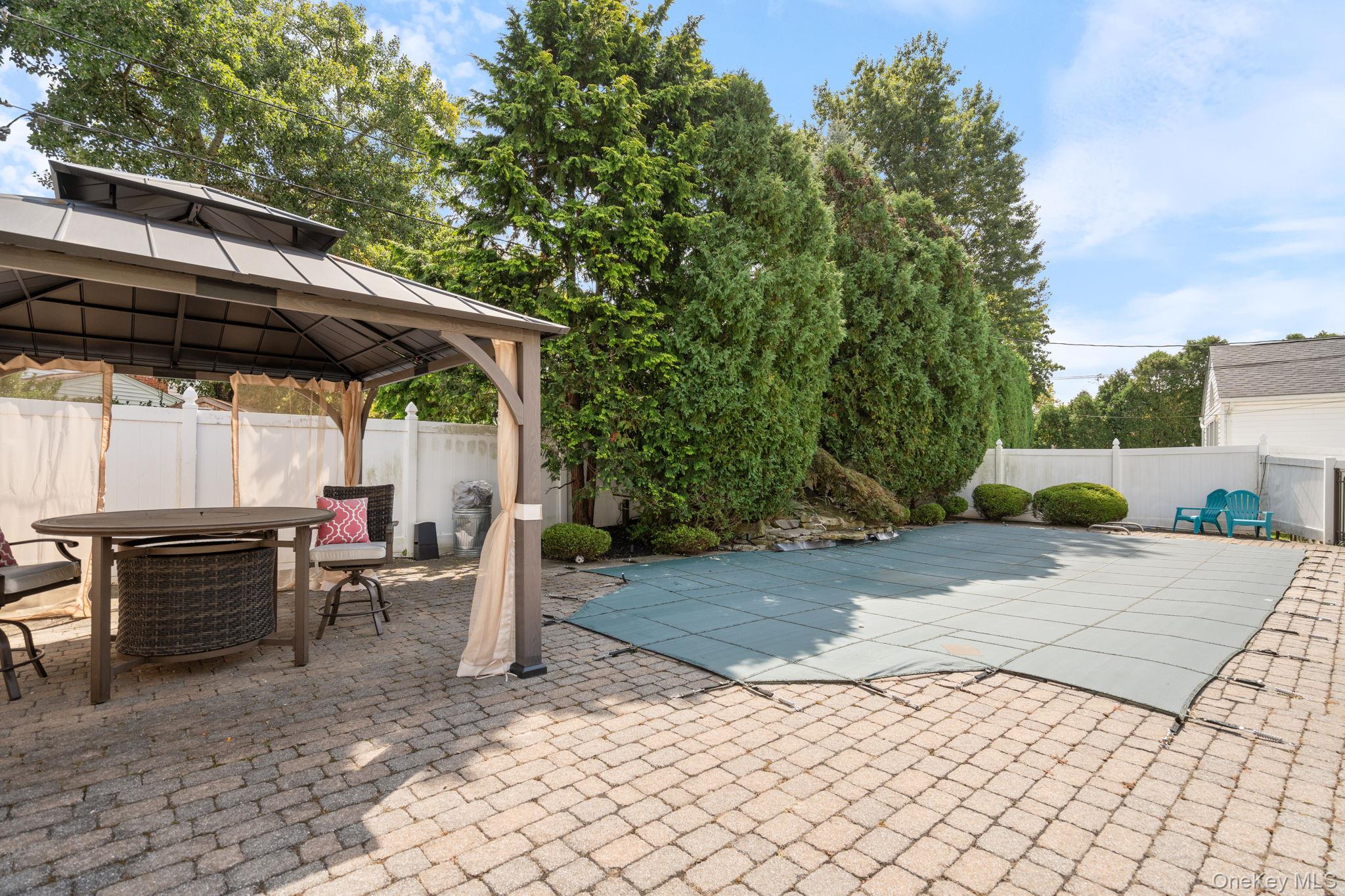 10 Basswood Place, Melville, NY 11747