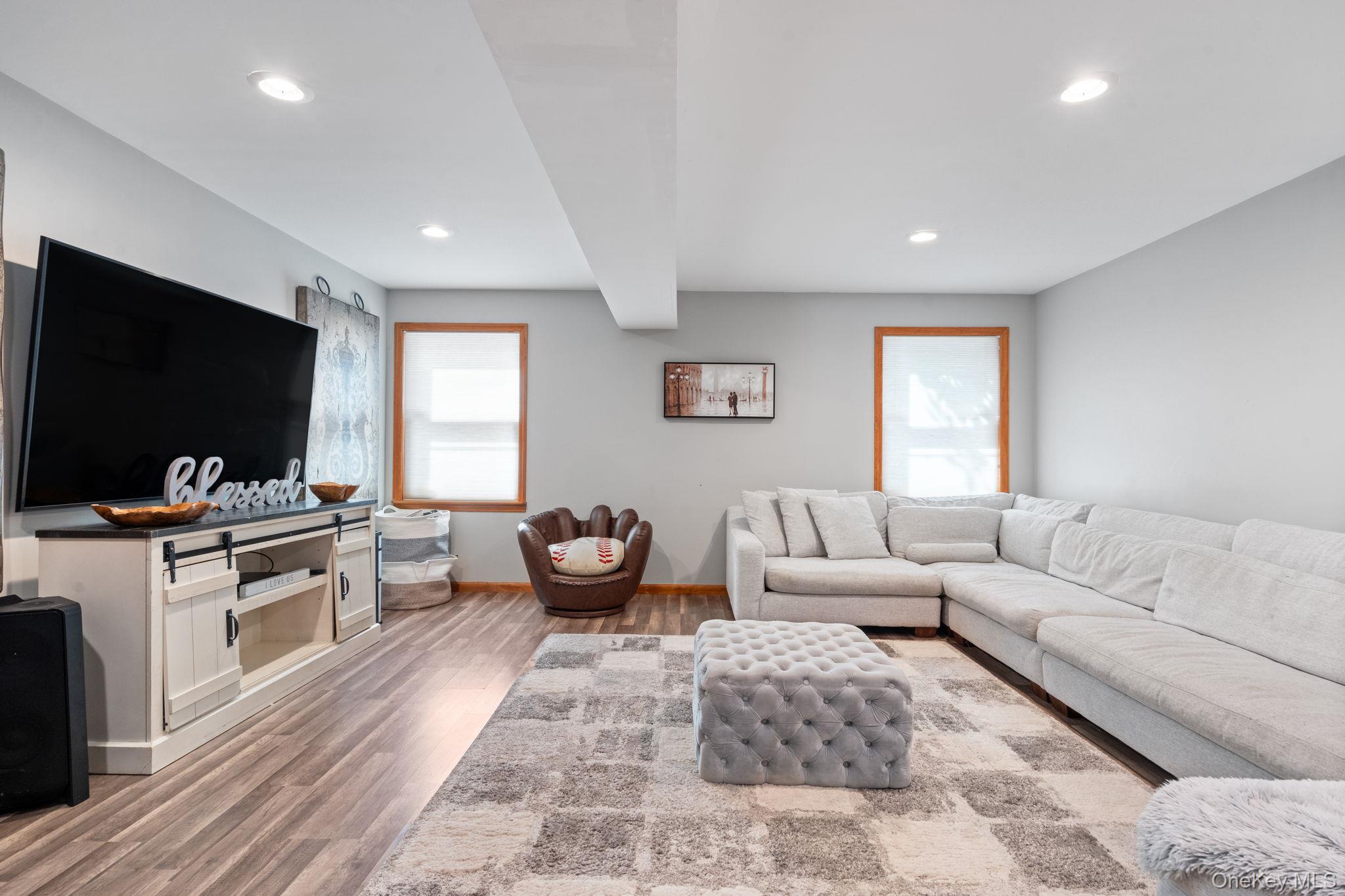 10 Basswood Place, Melville, NY 11747