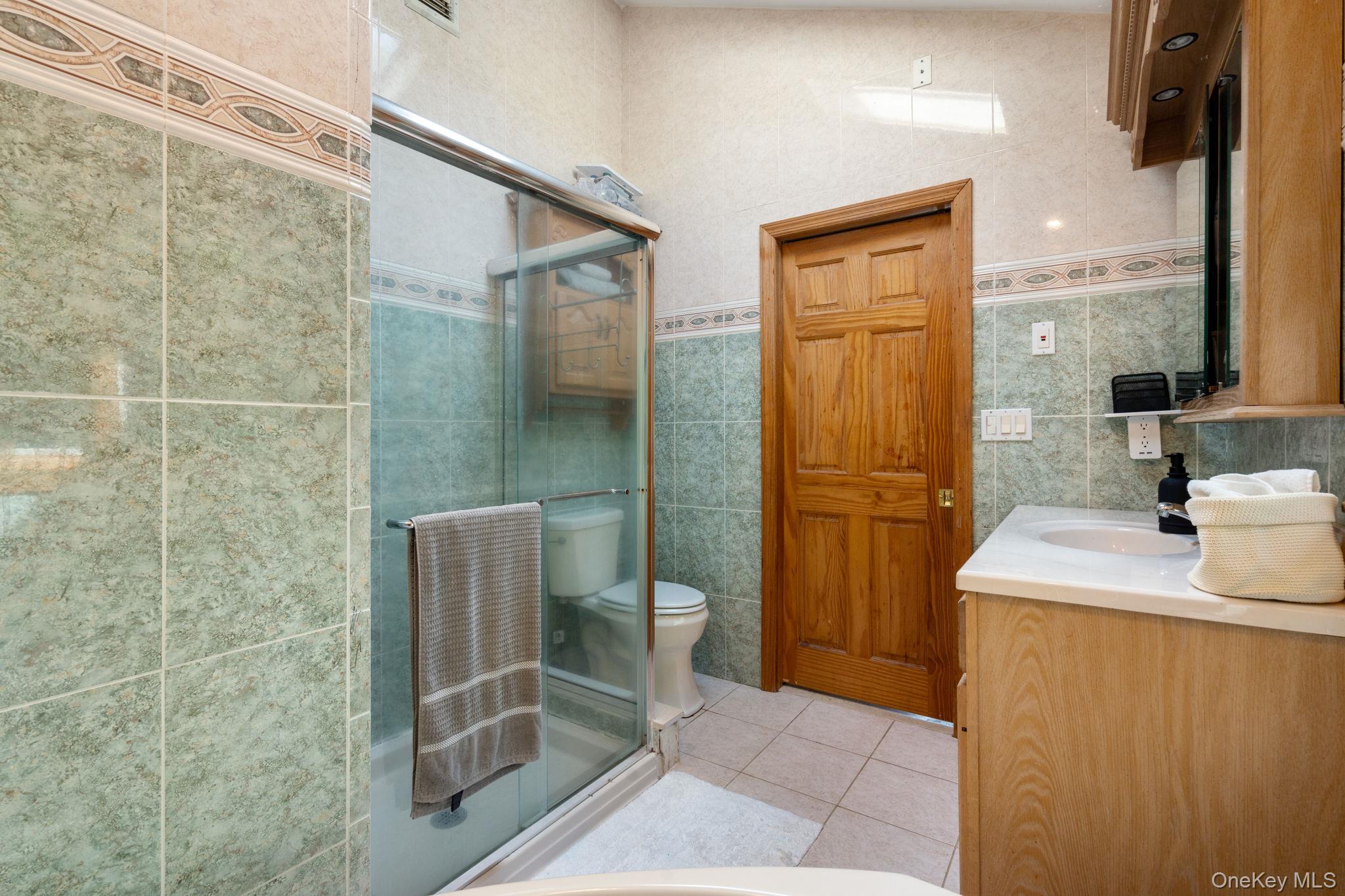 10 Basswood Place, Melville, NY 11747