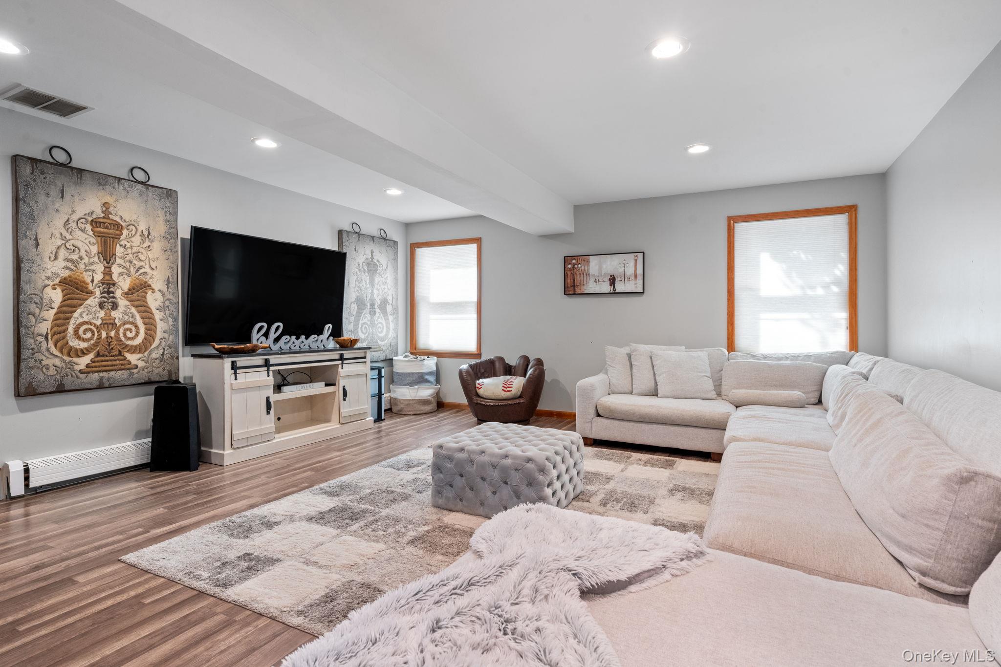 10 Basswood Place, Melville, NY 11747