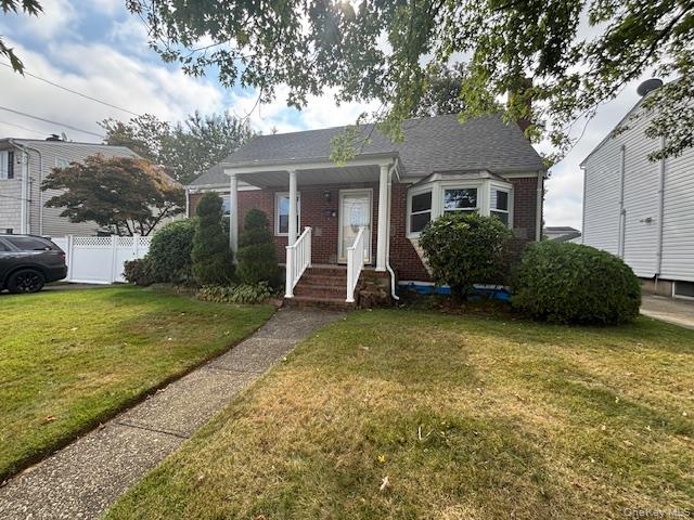 35 W Belle Terre Avenue, Lindenhurst, NY 11757