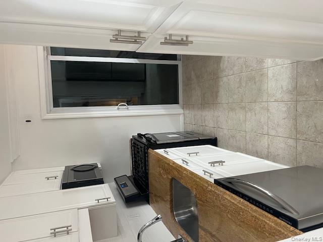 35 W Belle Terre Avenue, Lindenhurst, NY 11757