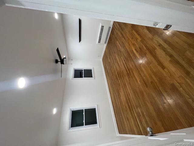 35 W Belle Terre Avenue, Lindenhurst, NY 11757