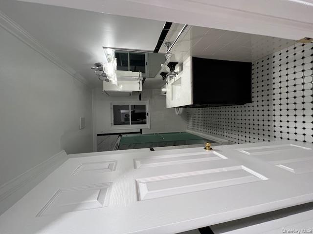 35 W Belle Terre Avenue, Lindenhurst, NY 11757