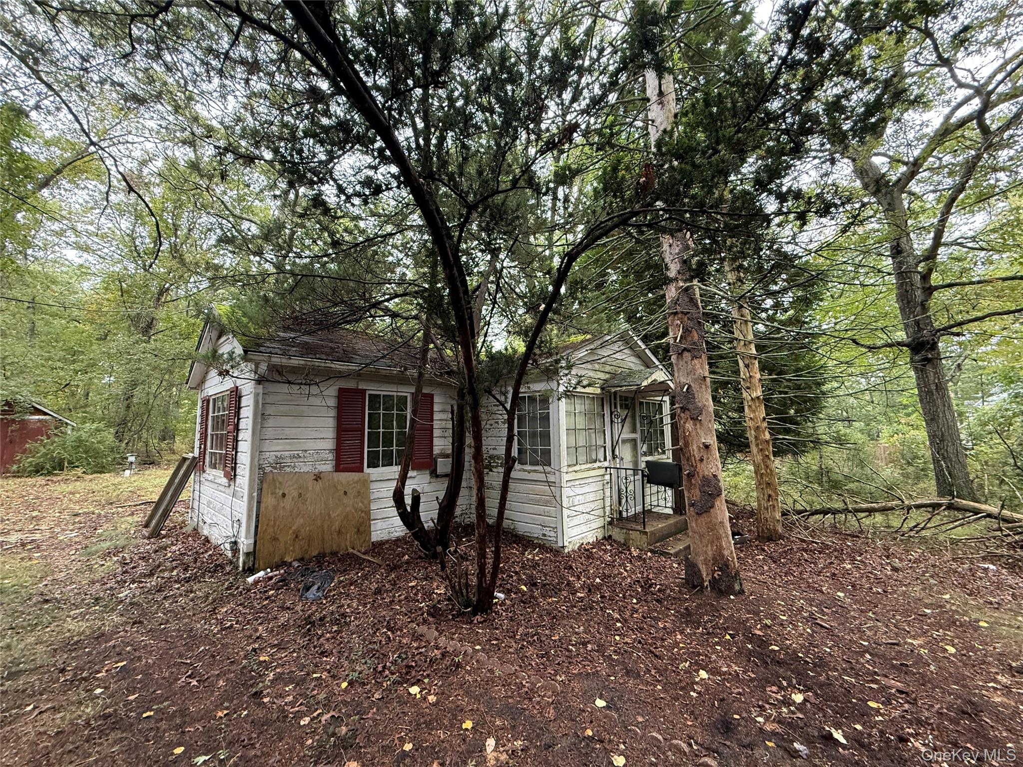 20 Primrose Path, Manorville, NY 11949