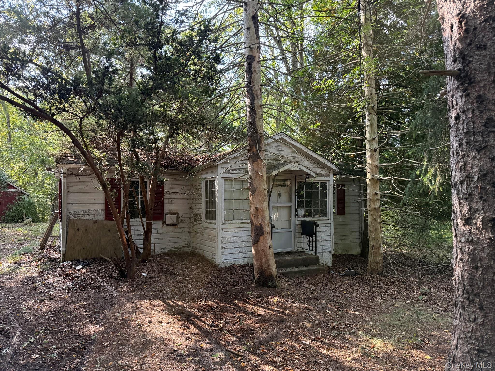 20 Primrose Path, Manorville, NY 11949