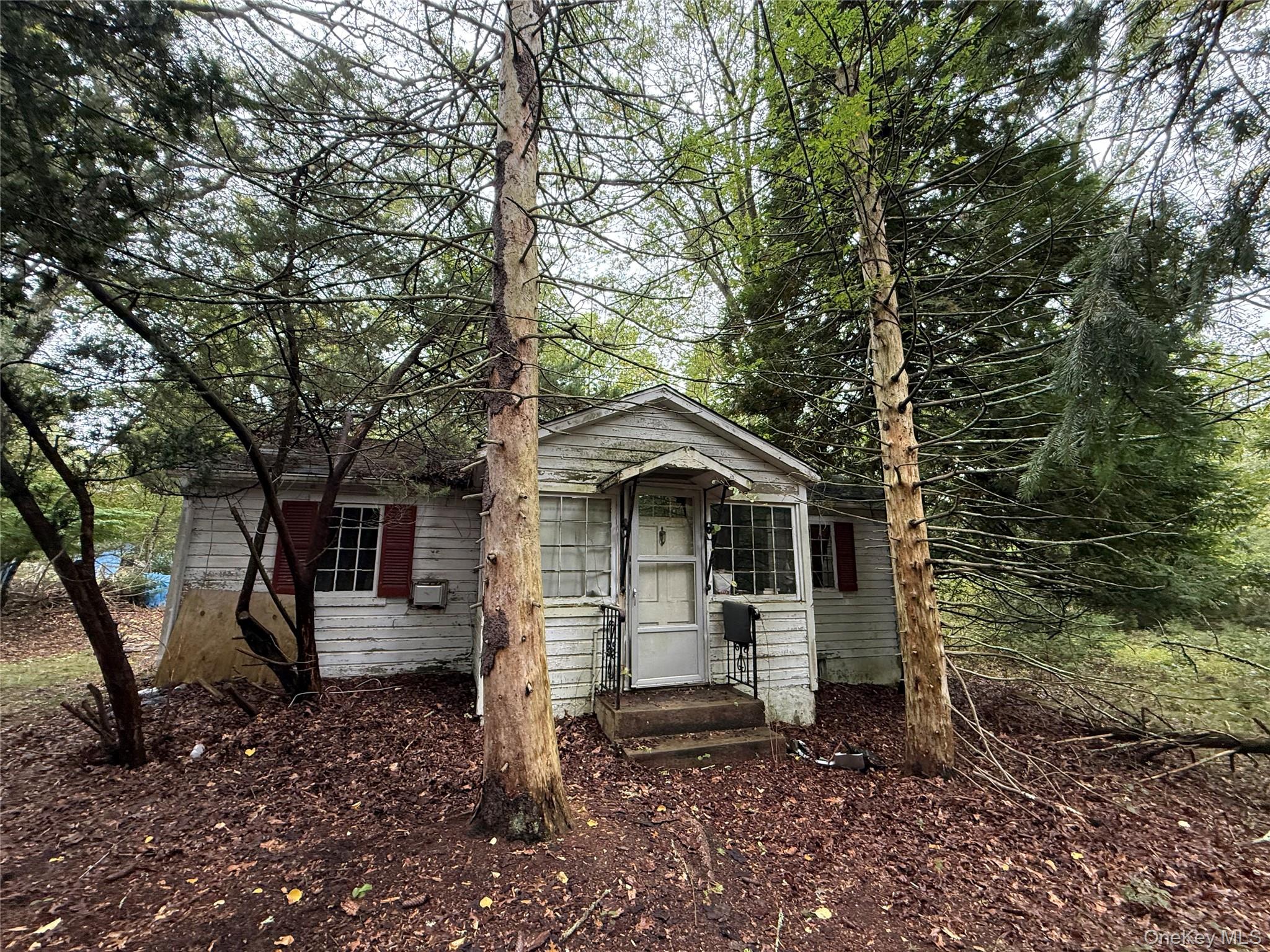 20 Primrose Path, Manorville, NY 11949