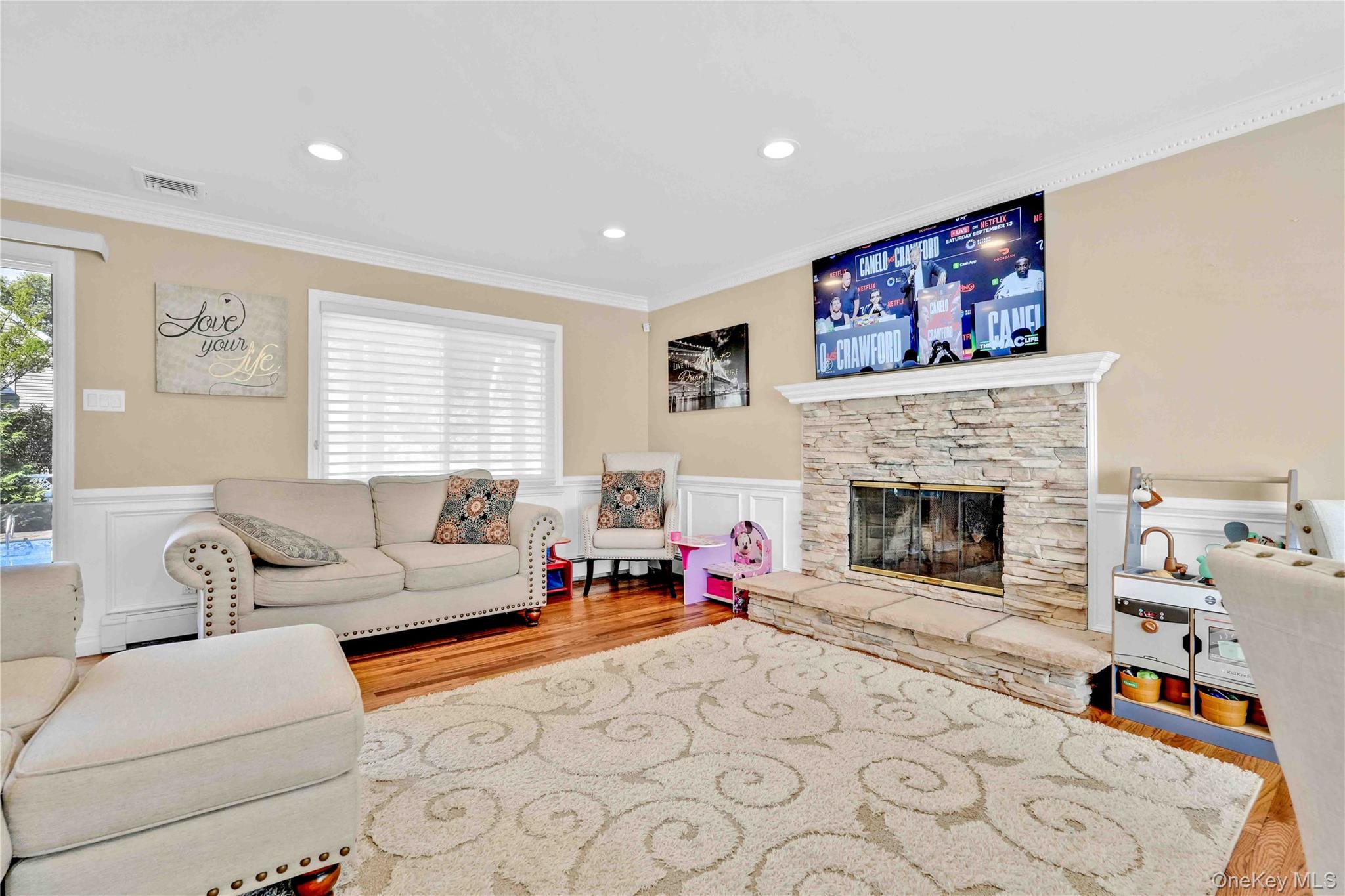 2 Amherst Lane, Smithtown, NY 11787