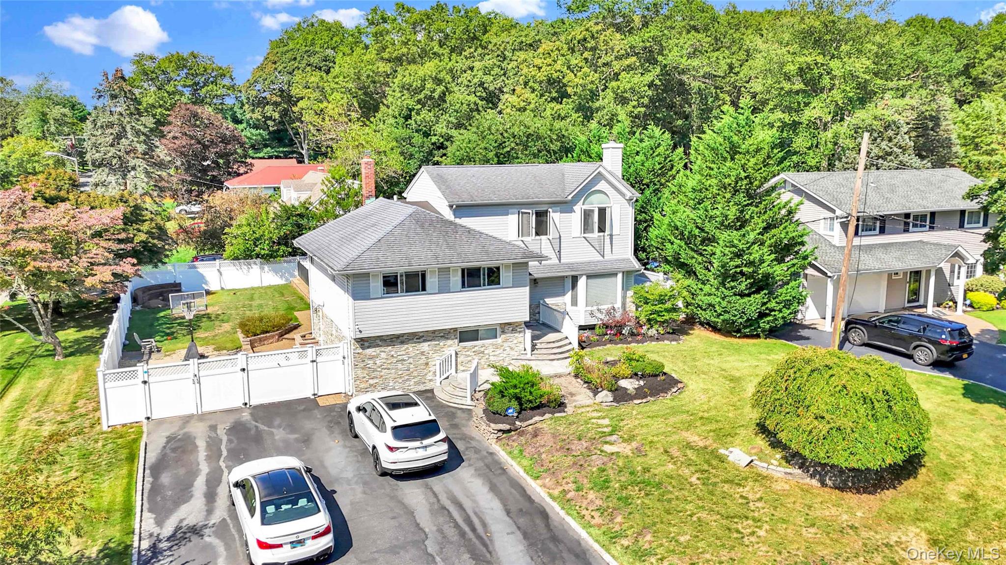 2 Amherst Lane, Smithtown, NY 11787