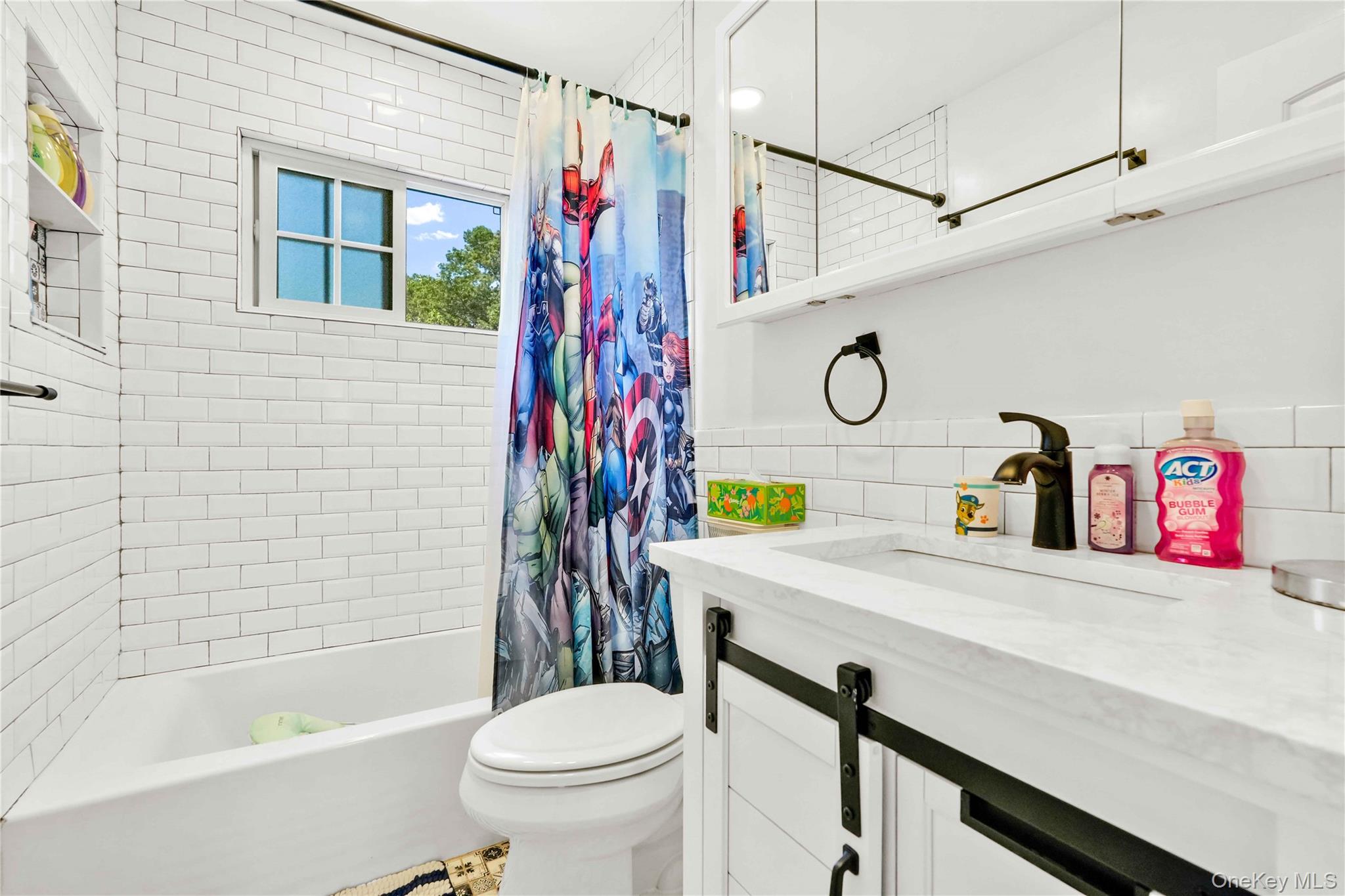 2 Amherst Lane, Smithtown, NY 11787