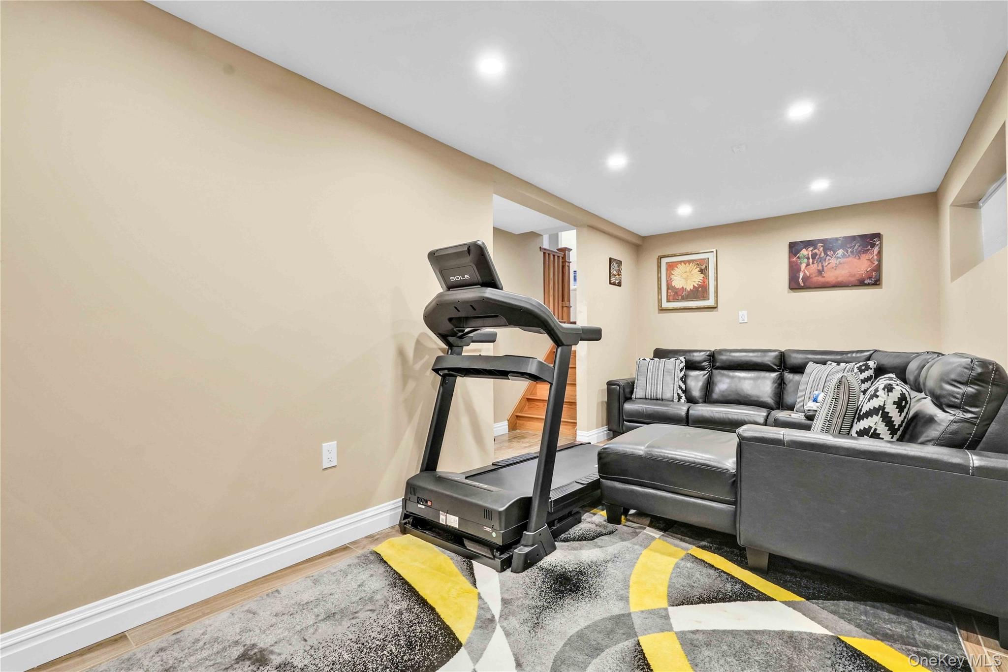 2 Amherst Lane, Smithtown, NY 11787