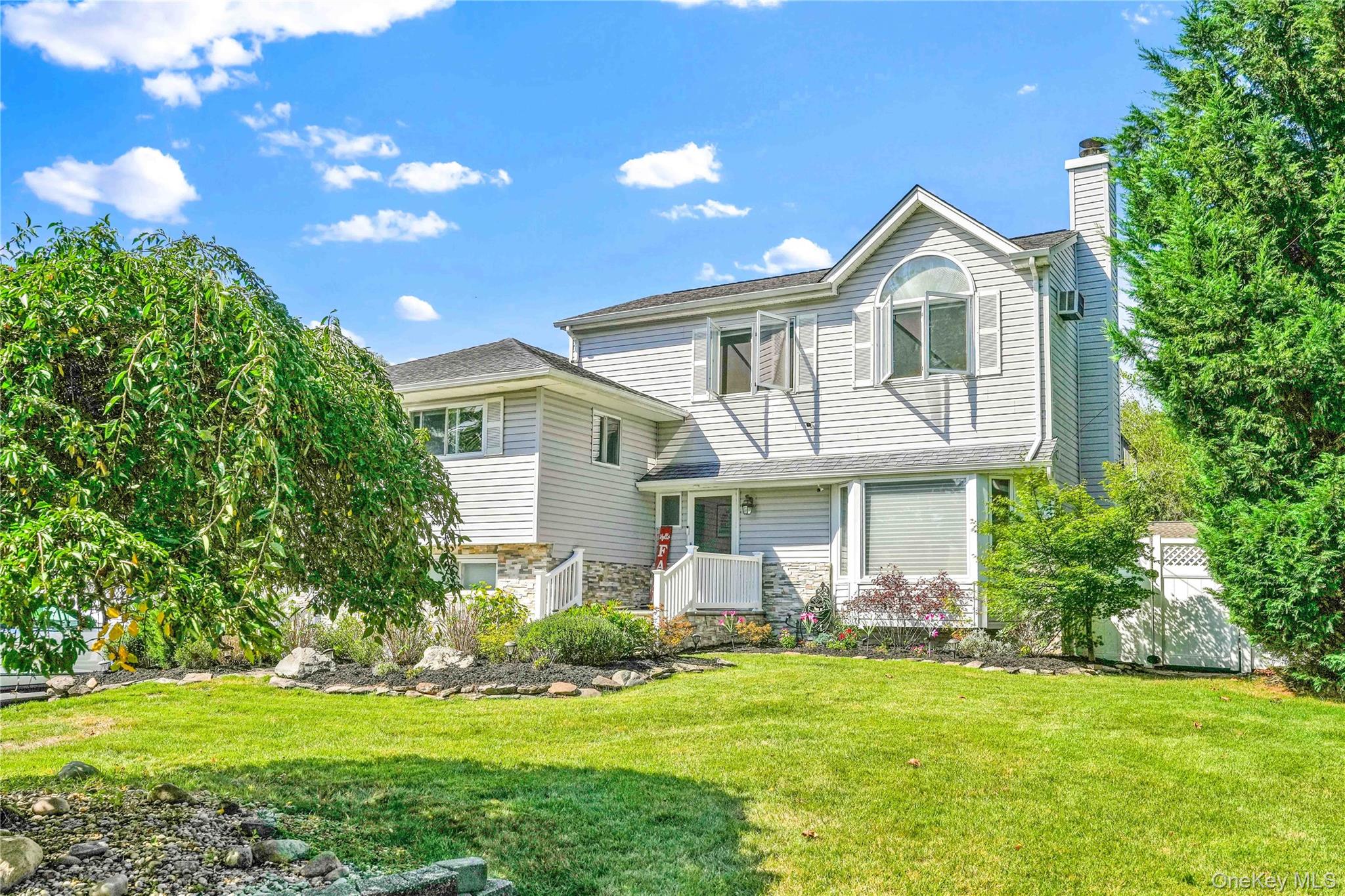 2 Amherst Lane, Smithtown, NY 11787