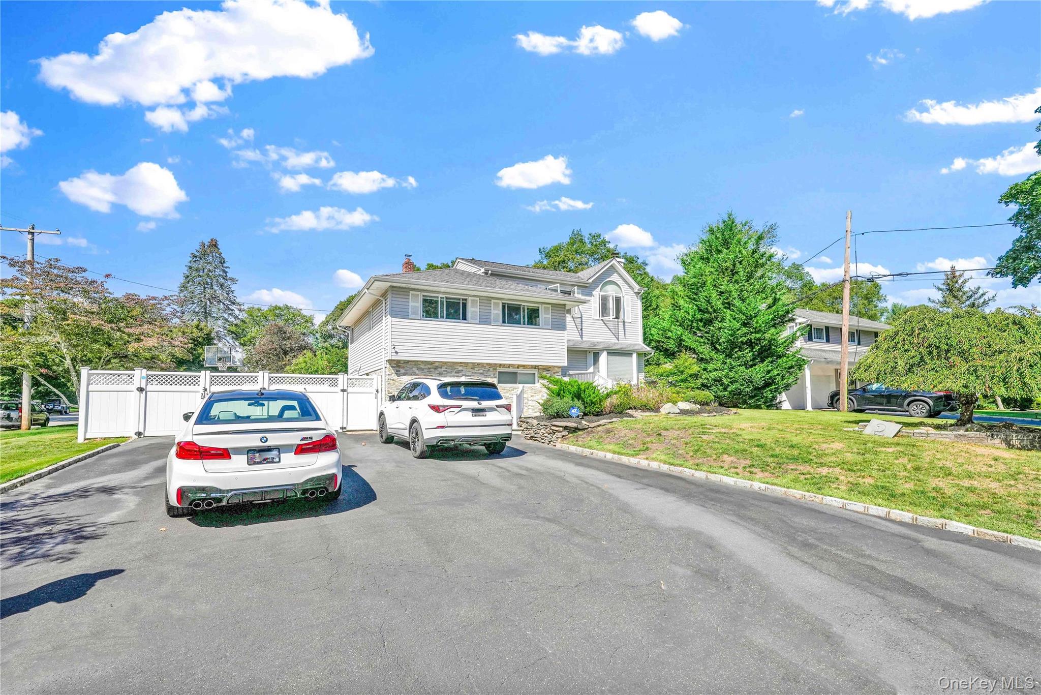 2 Amherst Lane, Smithtown, NY 11787