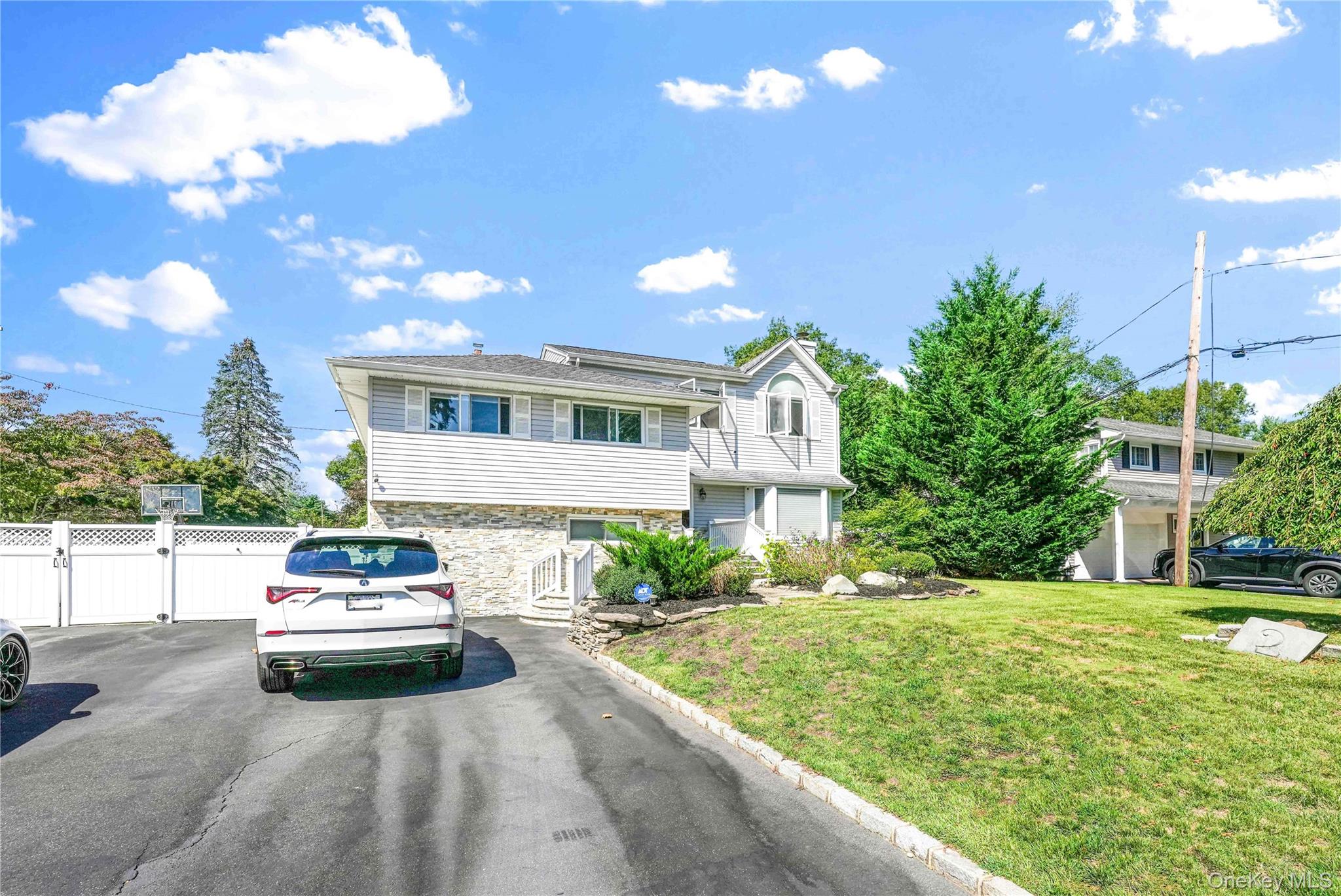 2 Amherst Lane, Smithtown, NY 11787