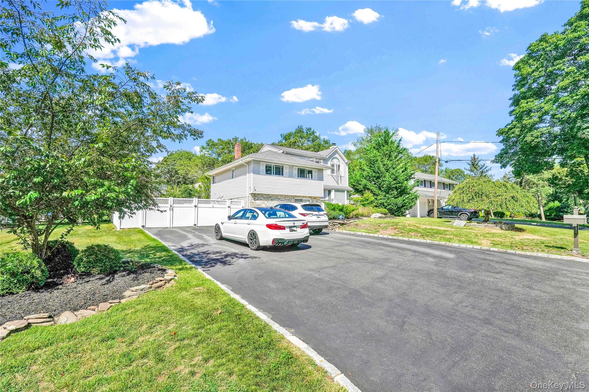 2 Amherst Lane, Smithtown, NY 11787