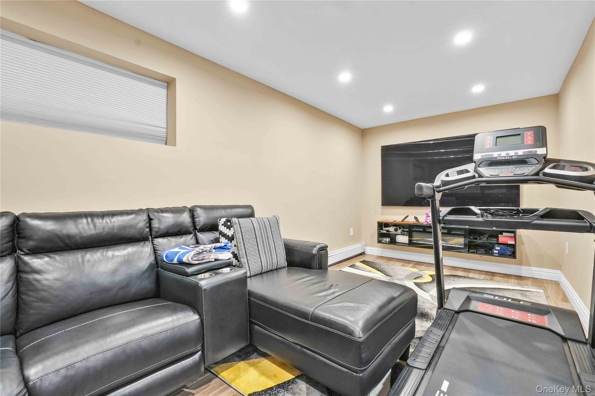 2 Amherst Lane, Smithtown, NY 11787