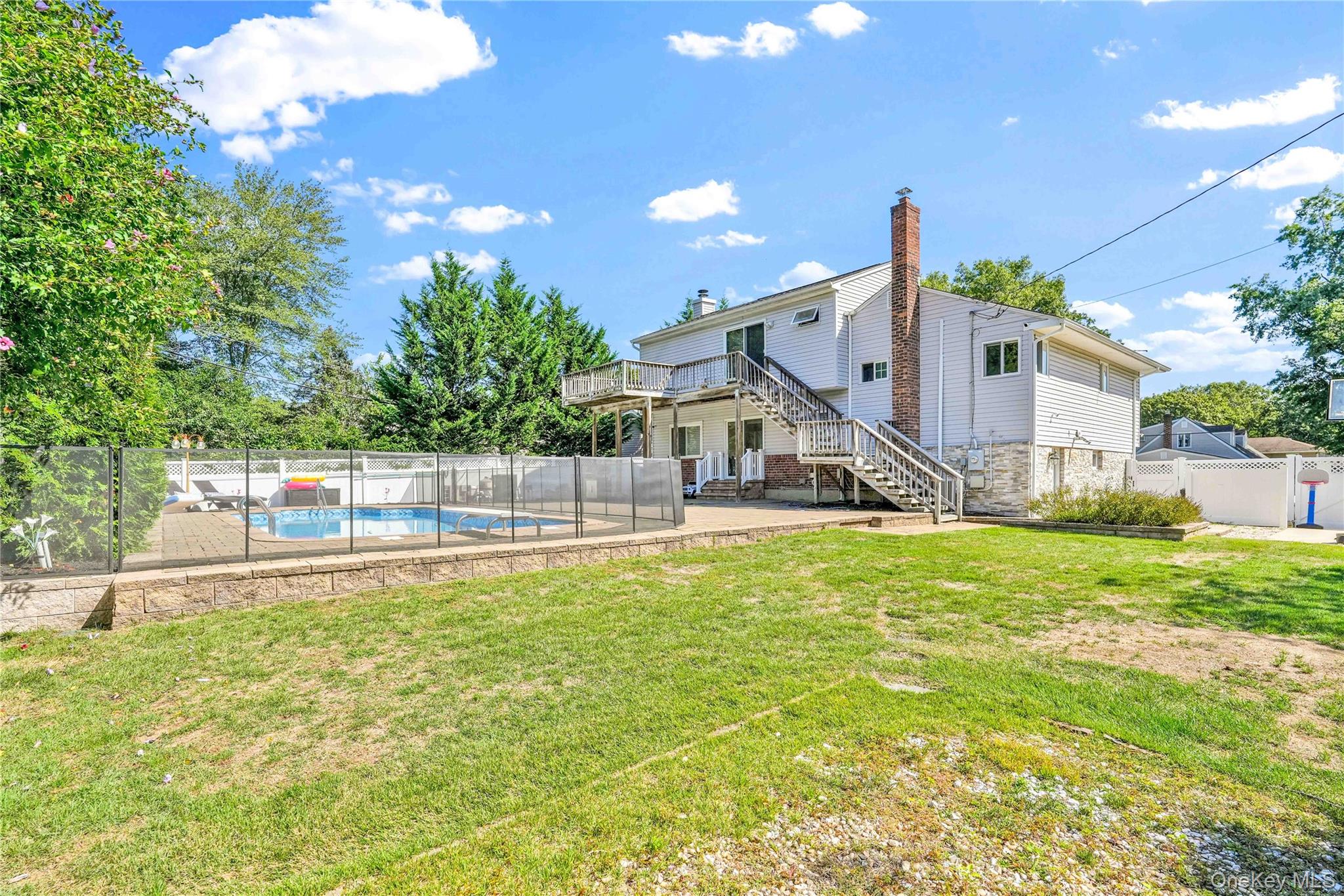 2 Amherst Lane, Smithtown, NY 11787