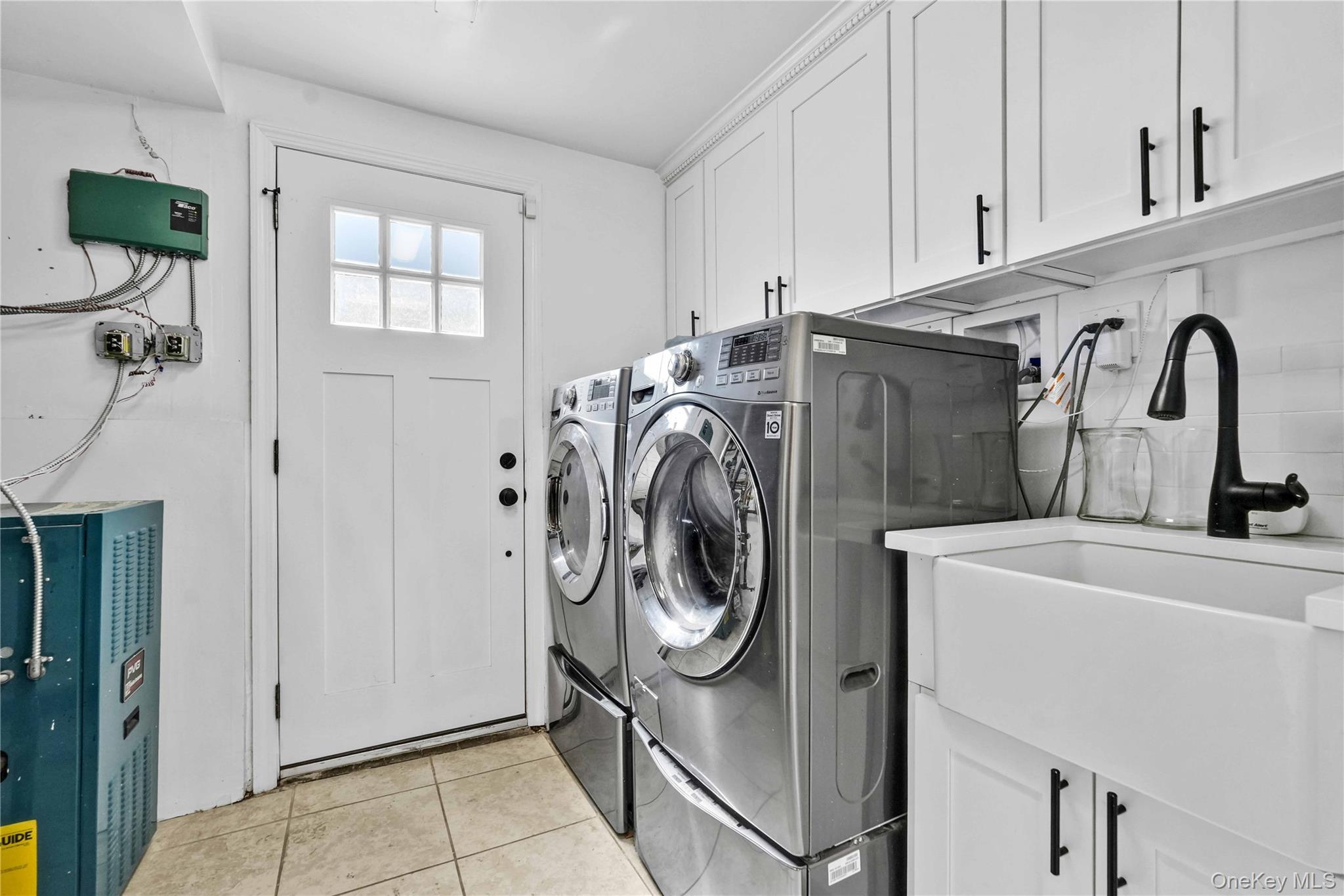 2 Amherst Lane, Smithtown, NY 11787