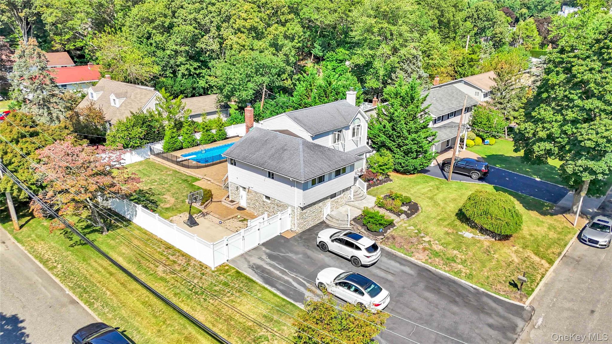 2 Amherst Lane, Smithtown, NY 11787