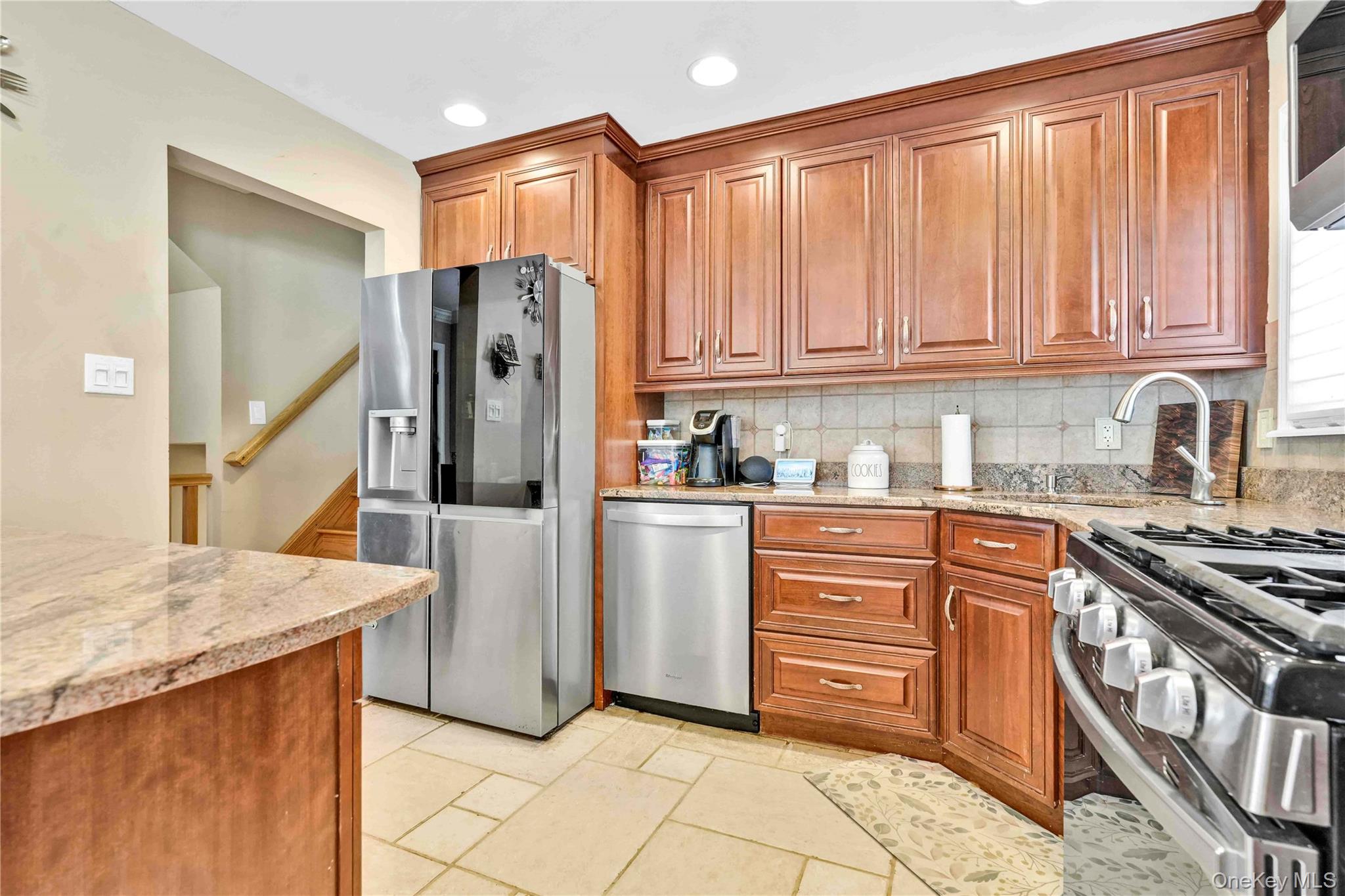 2 Amherst Lane, Smithtown, NY 11787