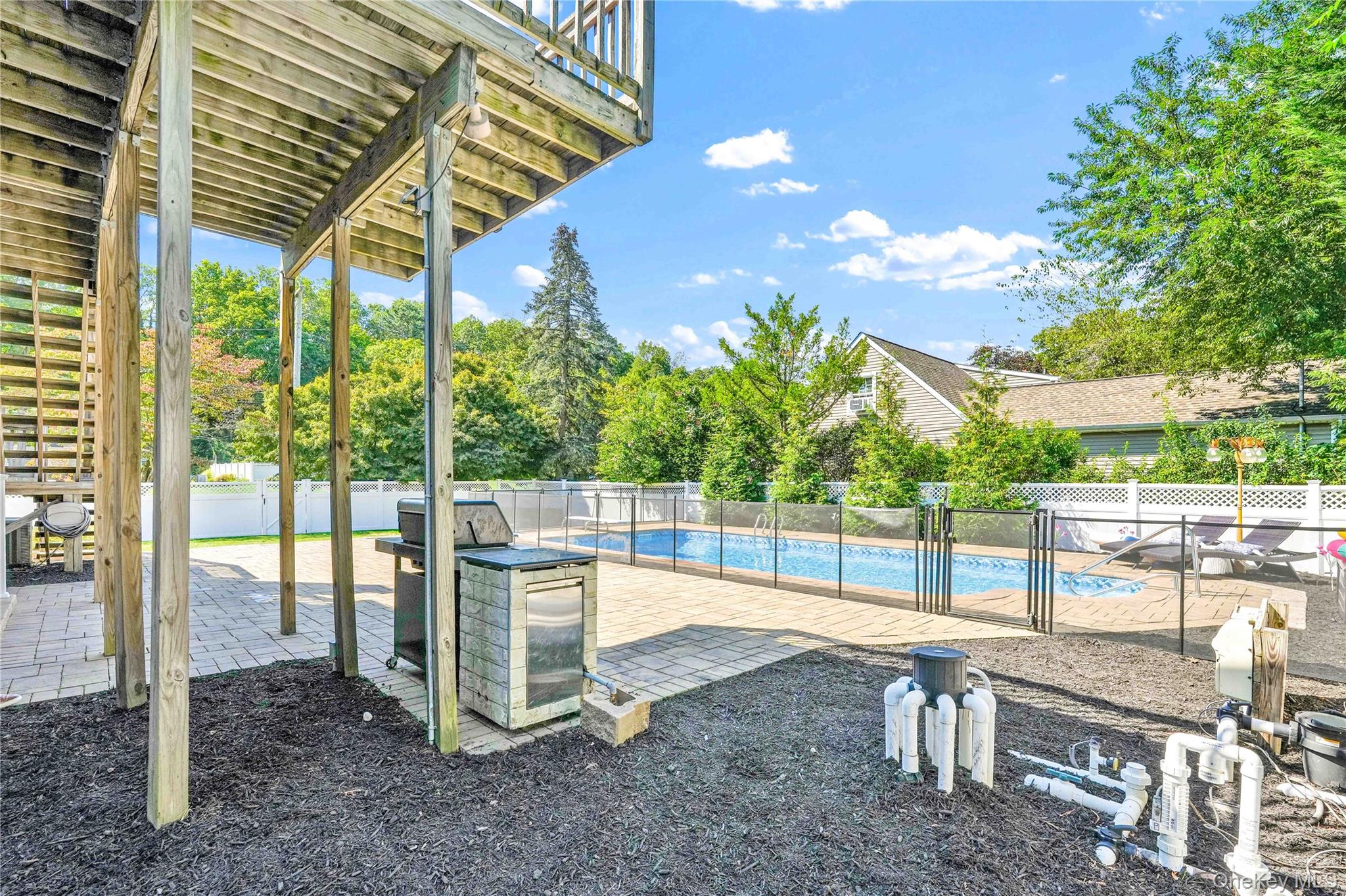 2 Amherst Lane, Smithtown, NY 11787