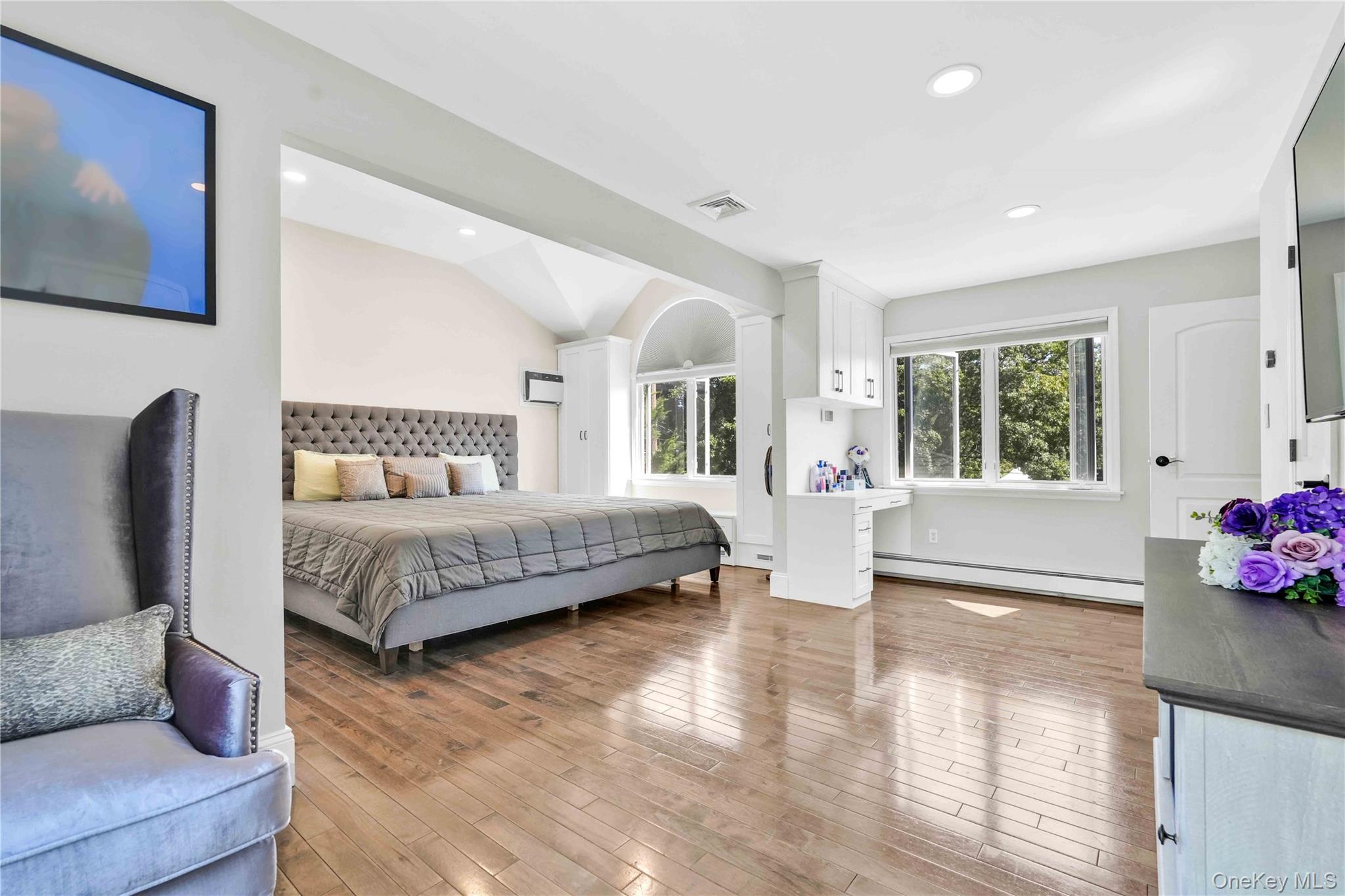 2 Amherst Lane, Smithtown, NY 11787