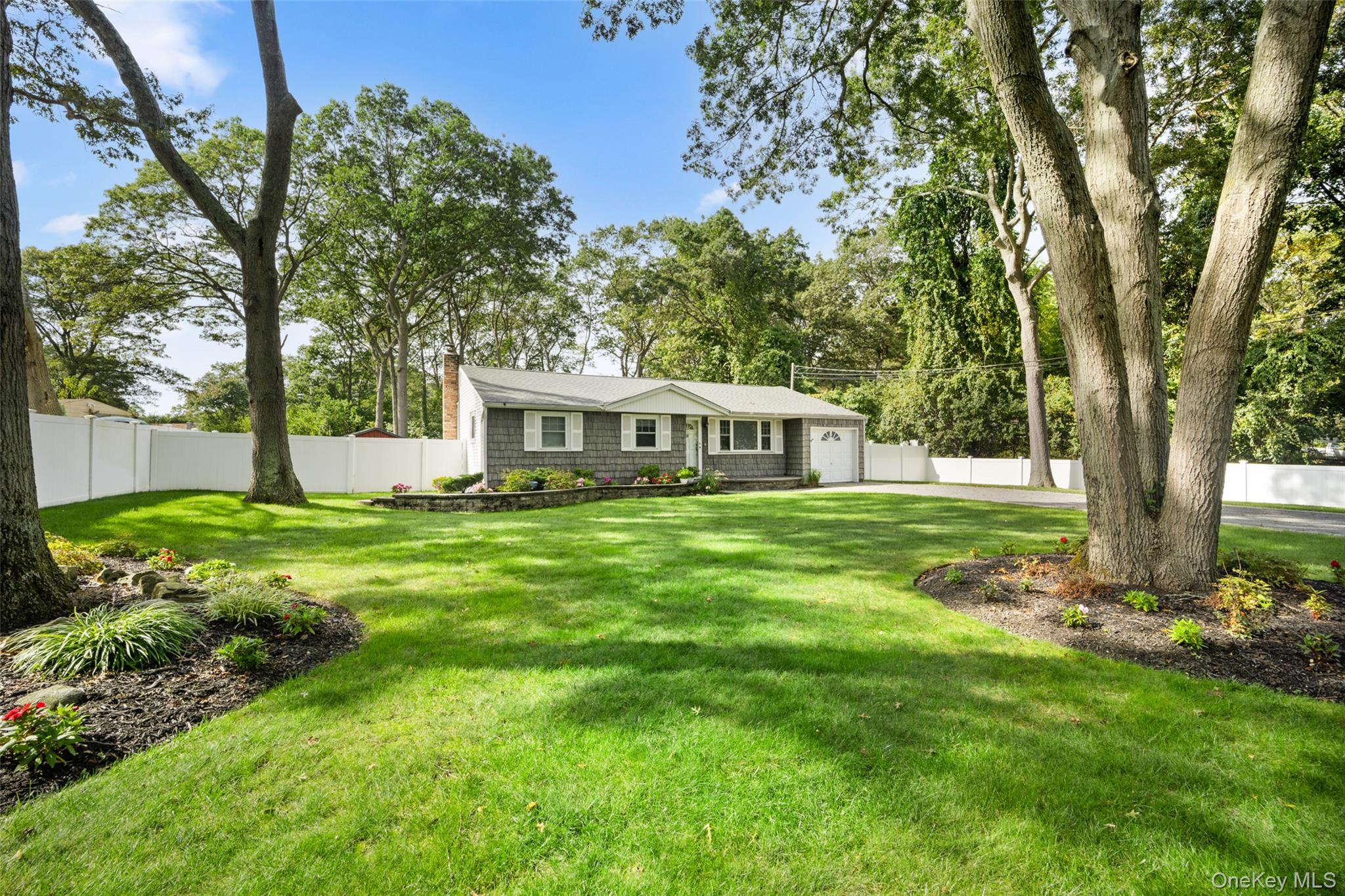 20 MacArthur Boulevard, Hauppauge, NY 11788