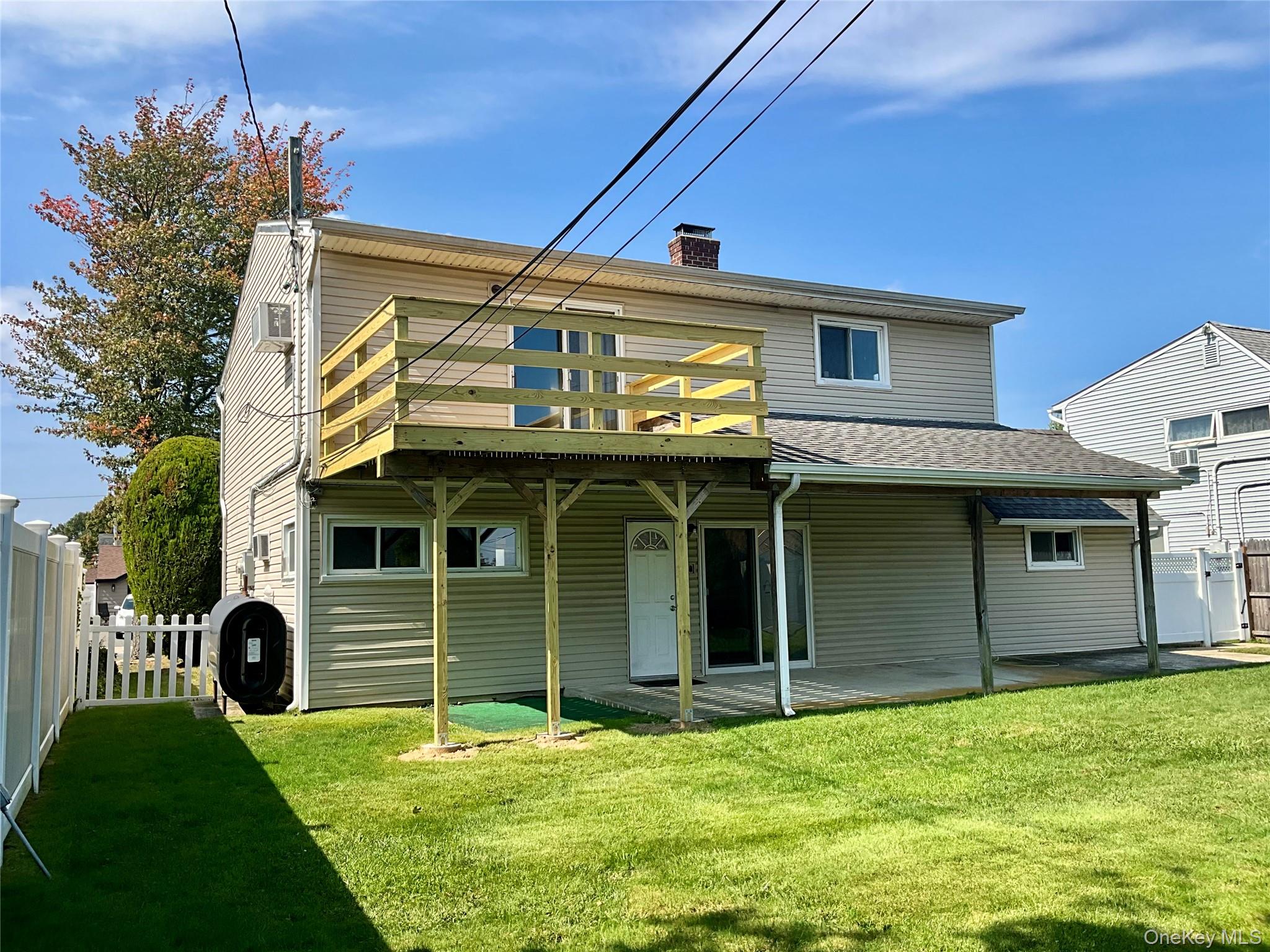 17 Rural Lane, Levittown, NY 11756