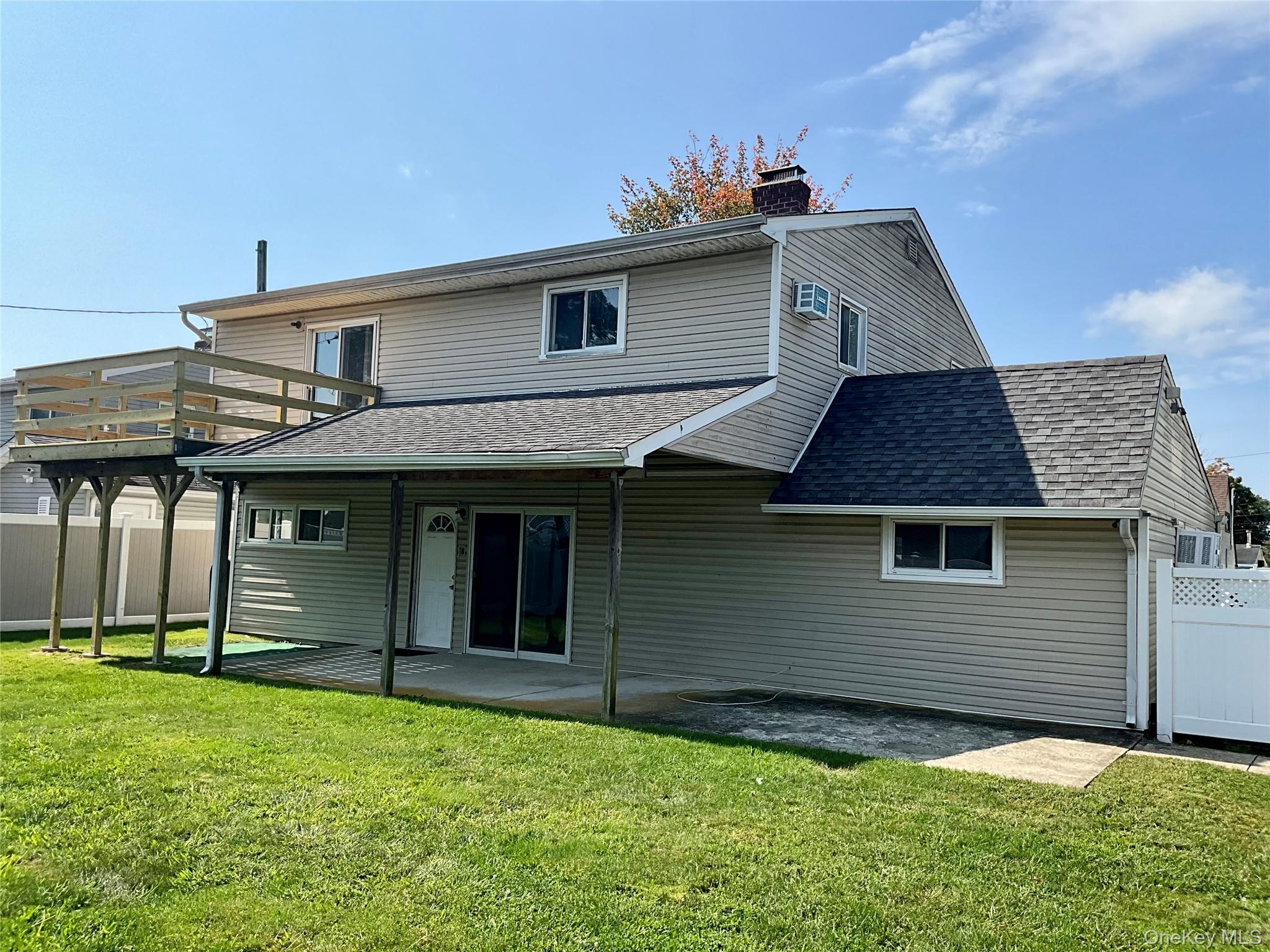 17 Rural Lane, Levittown, NY 11756