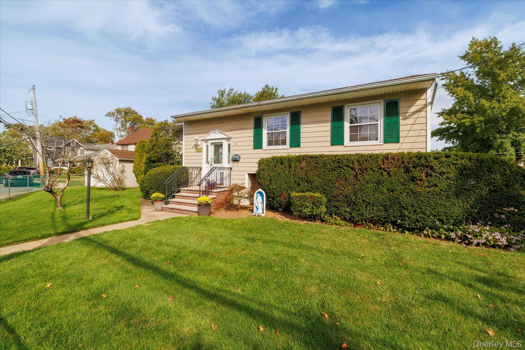 101 Stuart Avenue, Malverne, NY 11565