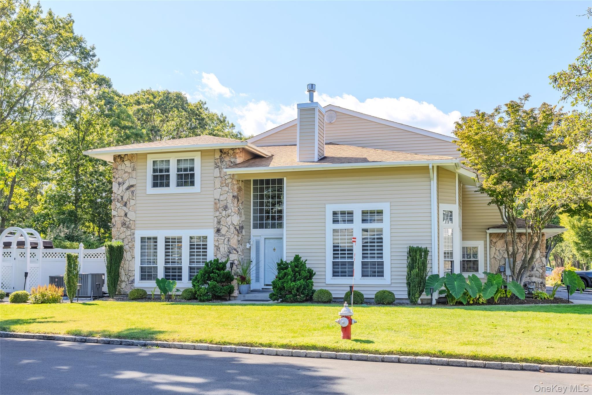 171 Colony Drive, Holbrook, NY 11741