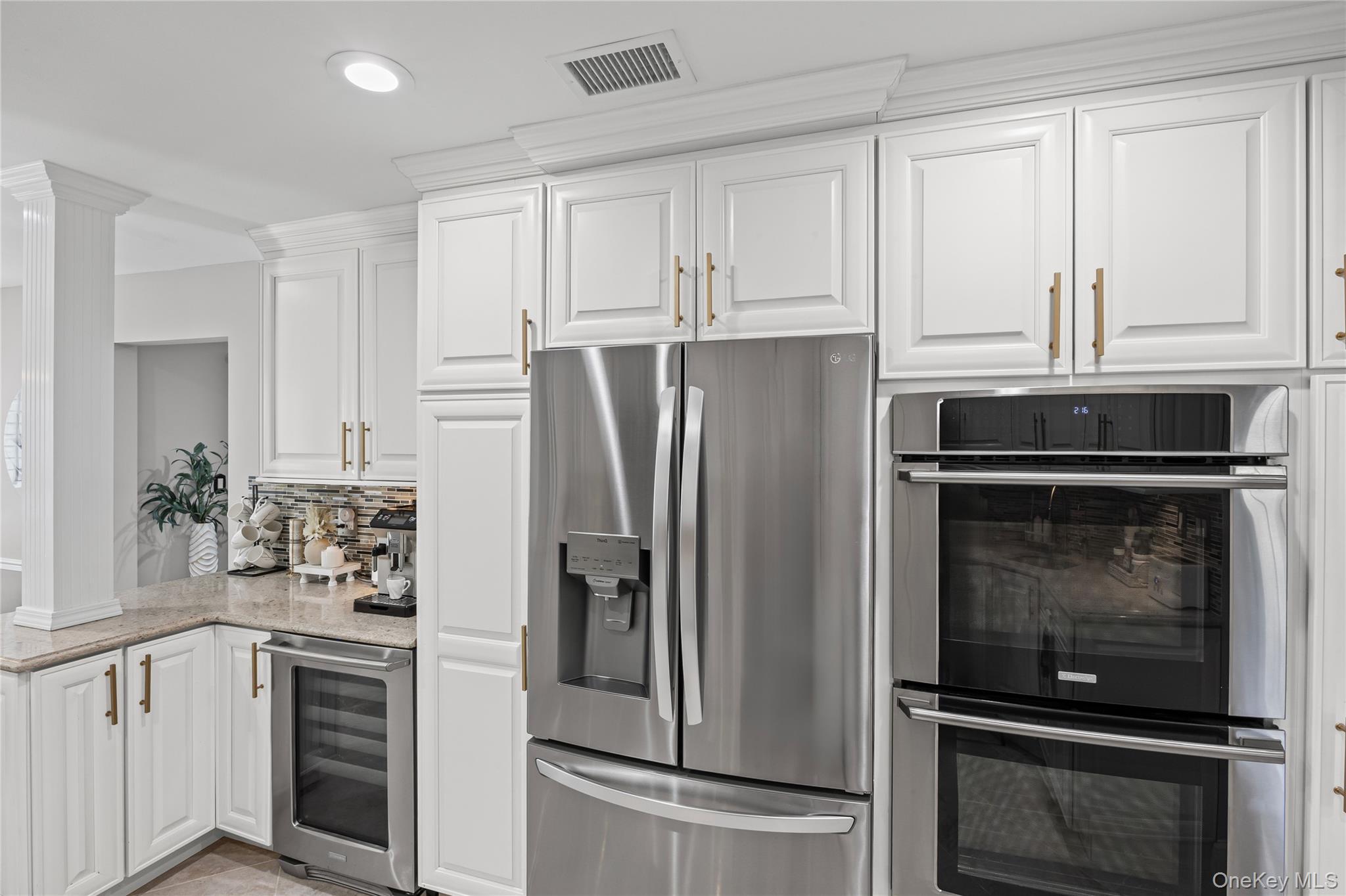 171 Colony Drive, Holbrook, NY 11741