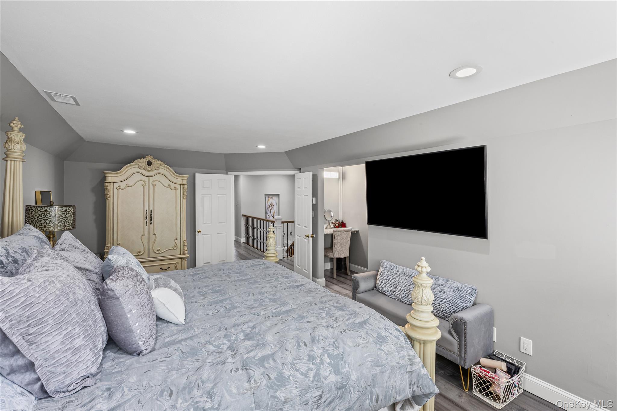 171 Colony Drive, Holbrook, NY 11741