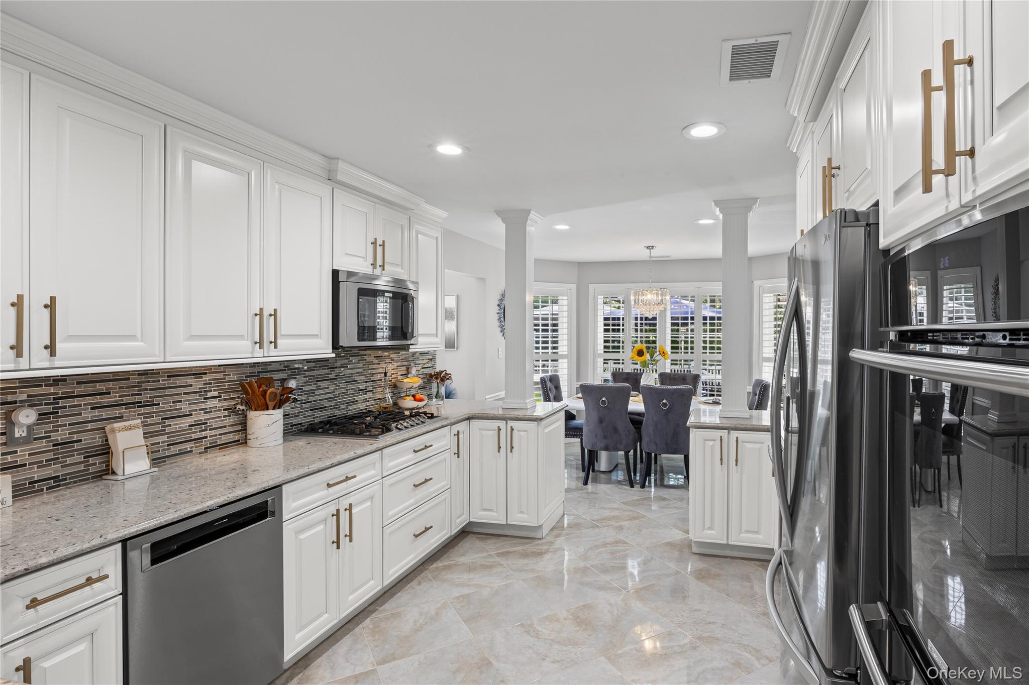 171 Colony Drive, Holbrook, NY 11741