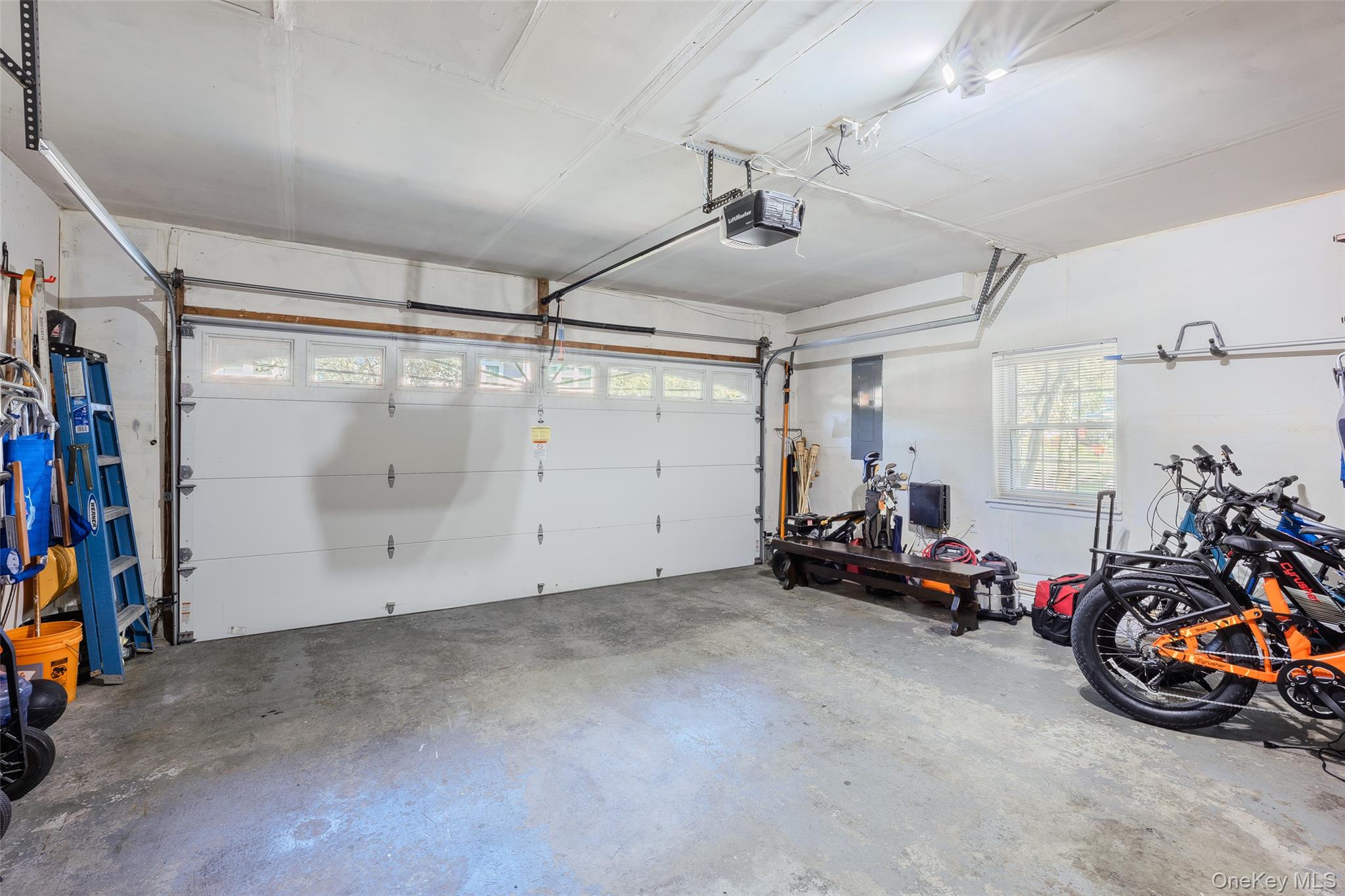 171 Colony Drive, Holbrook, NY 11741