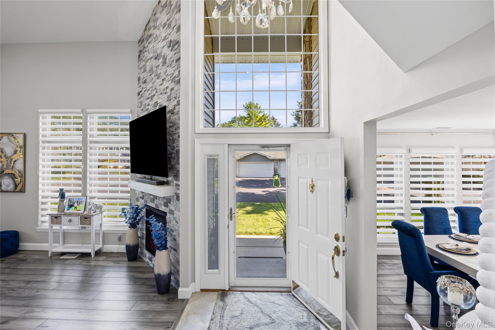 171 Colony Drive, Holbrook, NY 11741