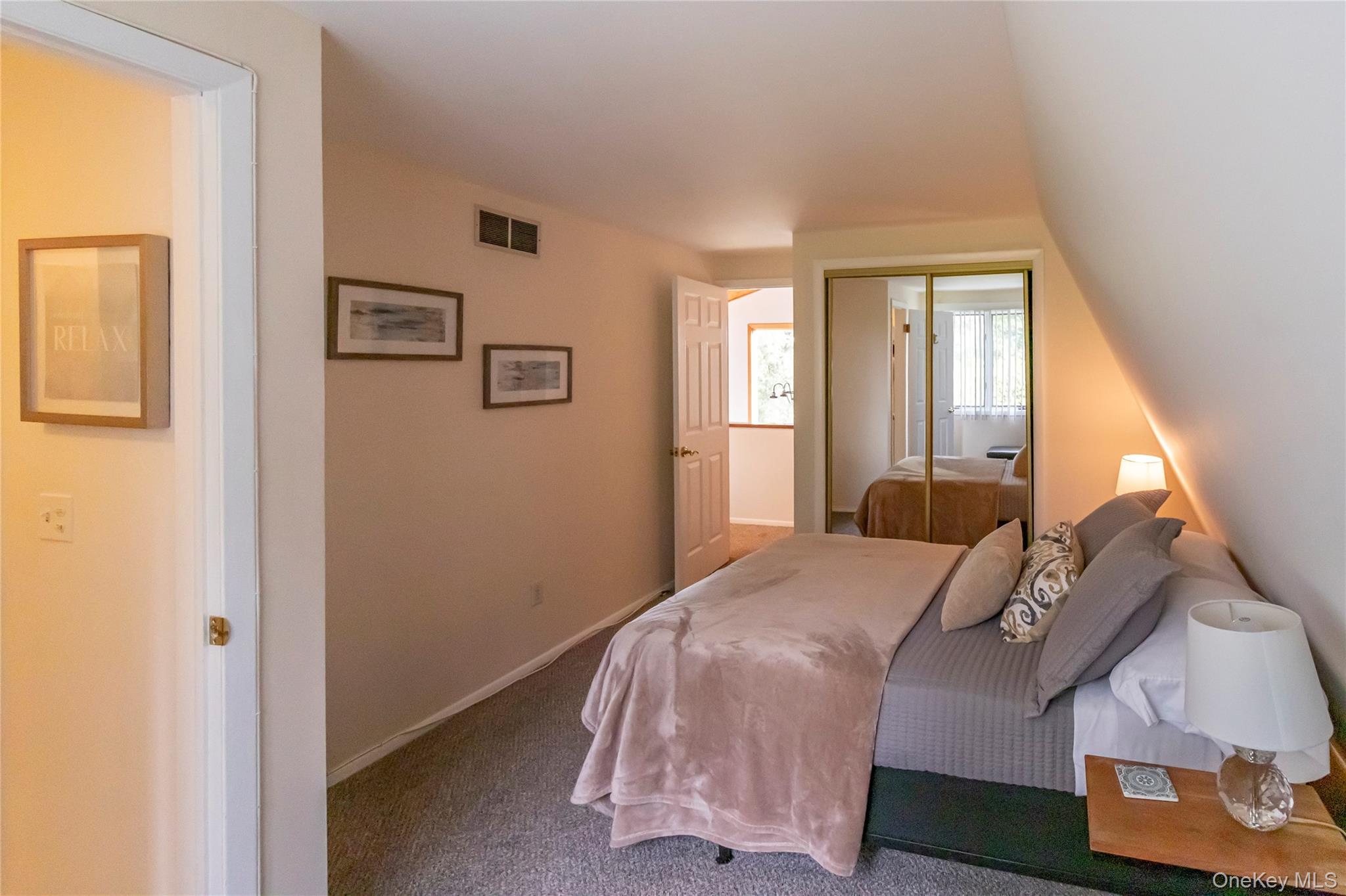 18 Alanson Lane, Hampton Bays, NY 11946