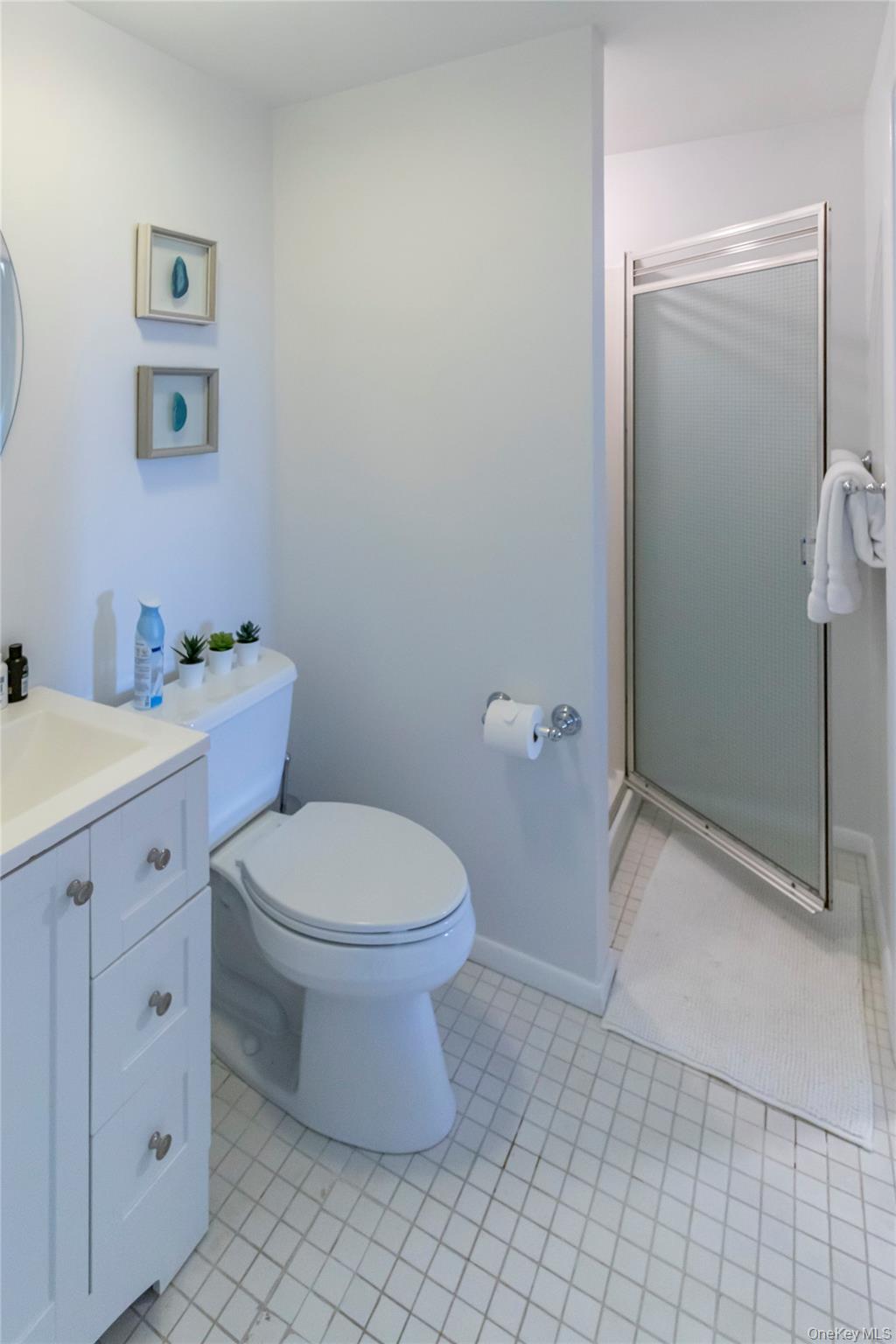 18 Alanson Lane, Hampton Bays, NY 11946