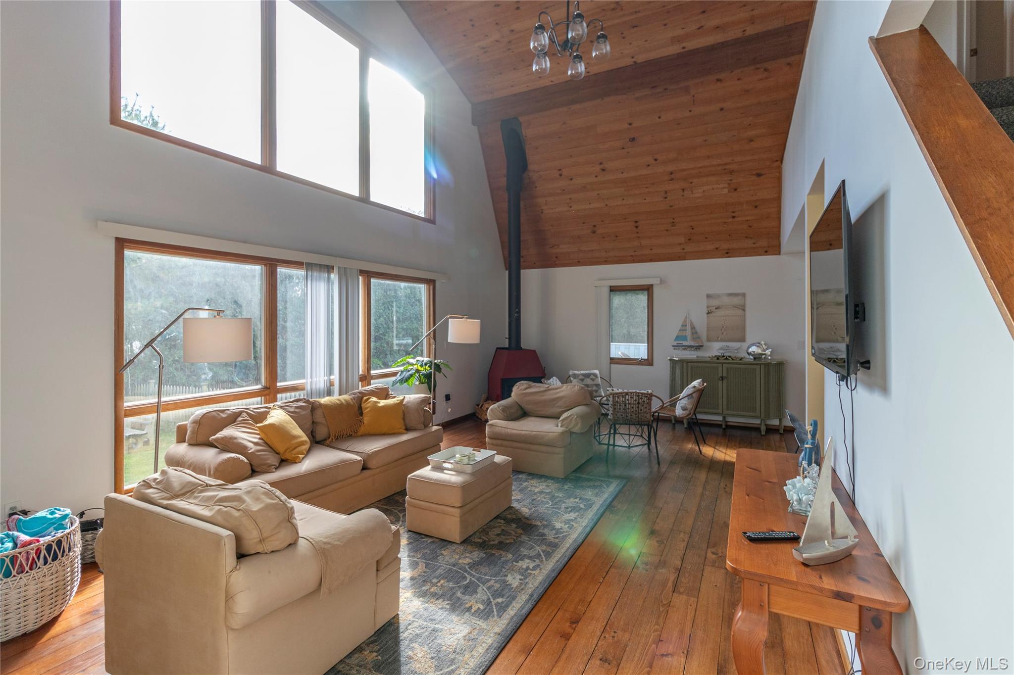 18 Alanson Lane, Hampton Bays, NY 11946