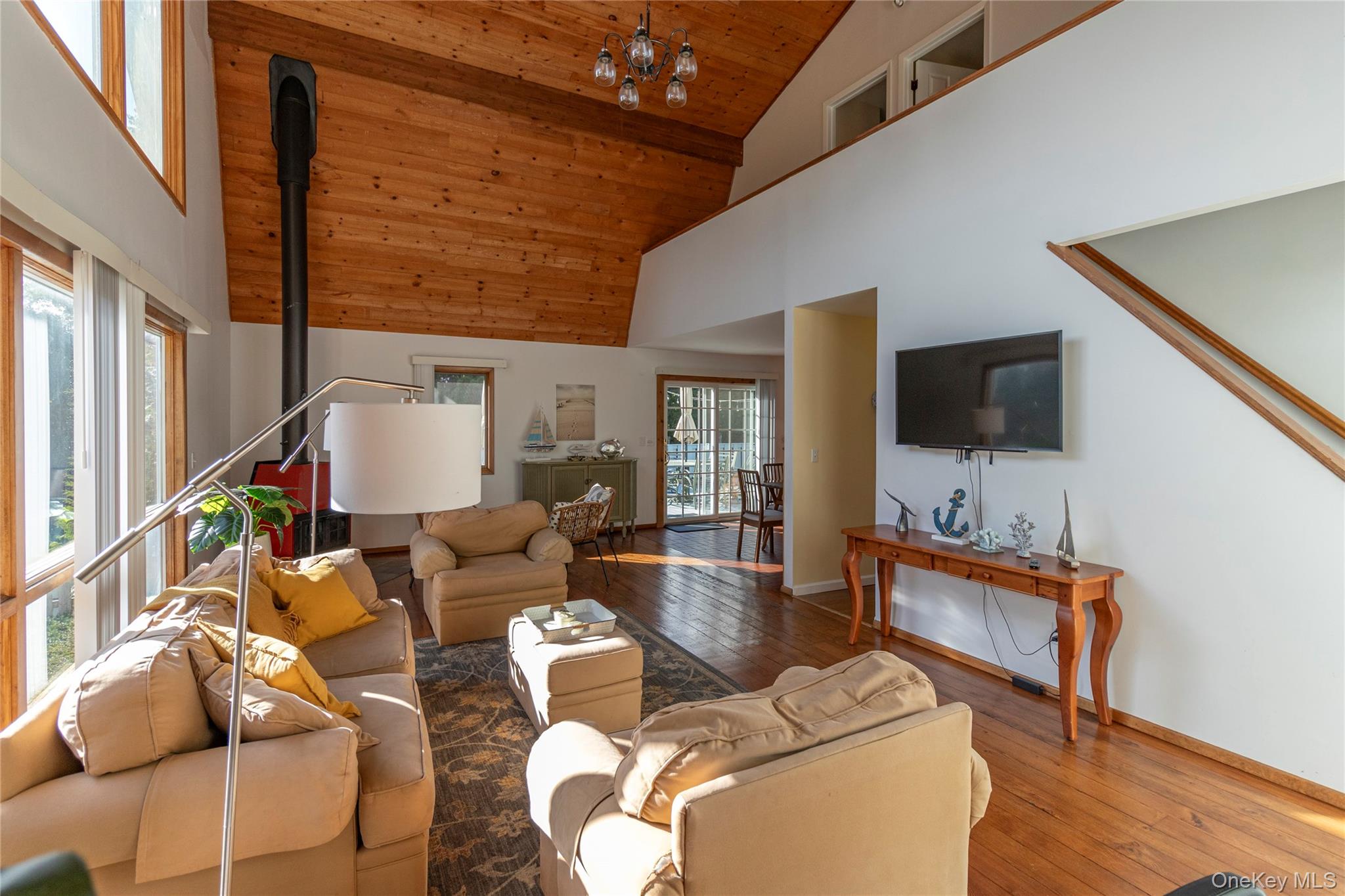 18 Alanson Lane, Hampton Bays, NY 11946