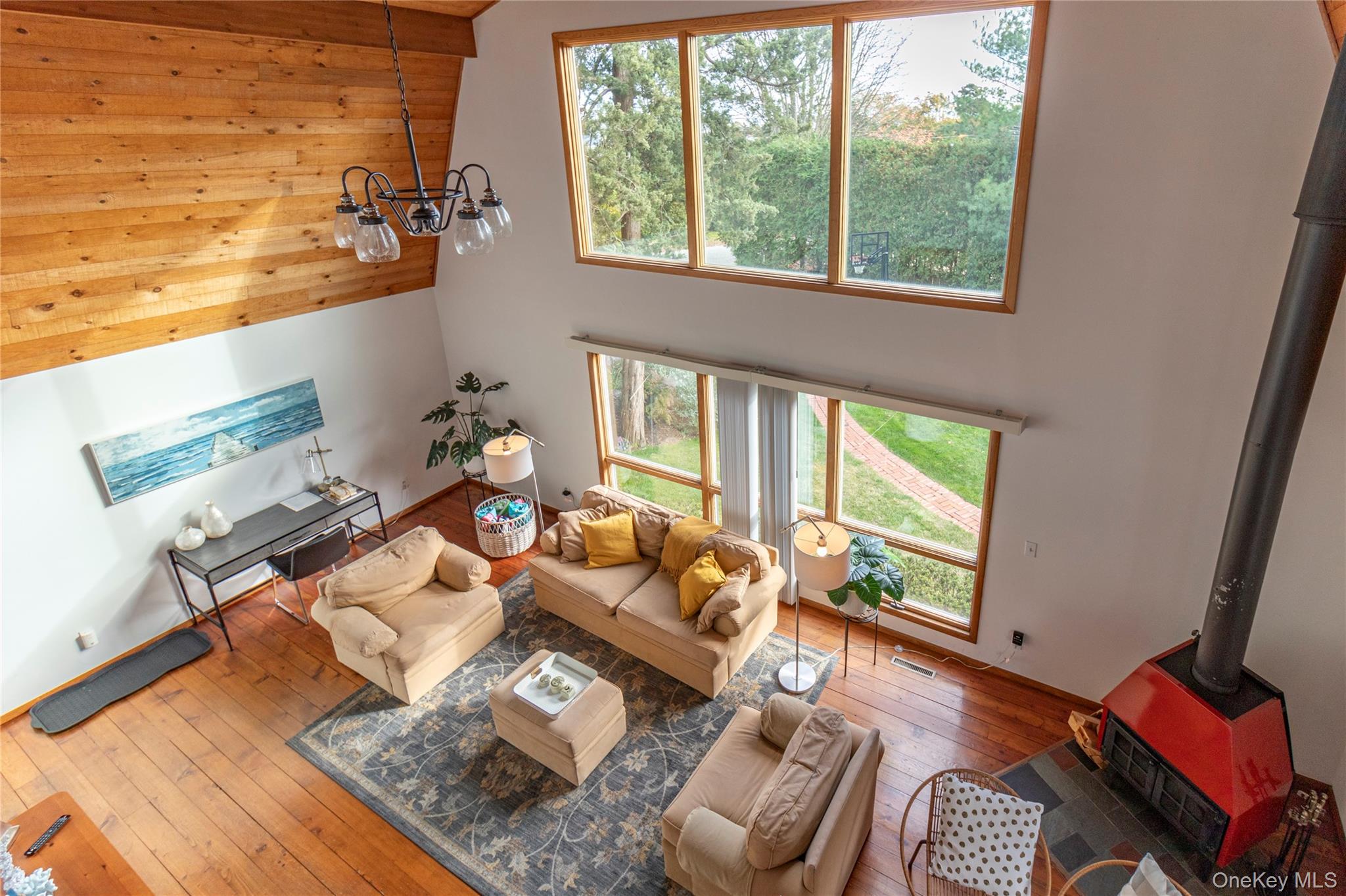 18 Alanson Lane, Hampton Bays, NY 11946