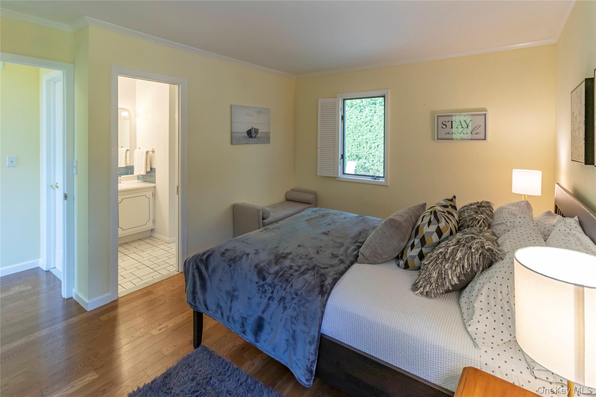 18 Alanson Lane, Hampton Bays, NY 11946