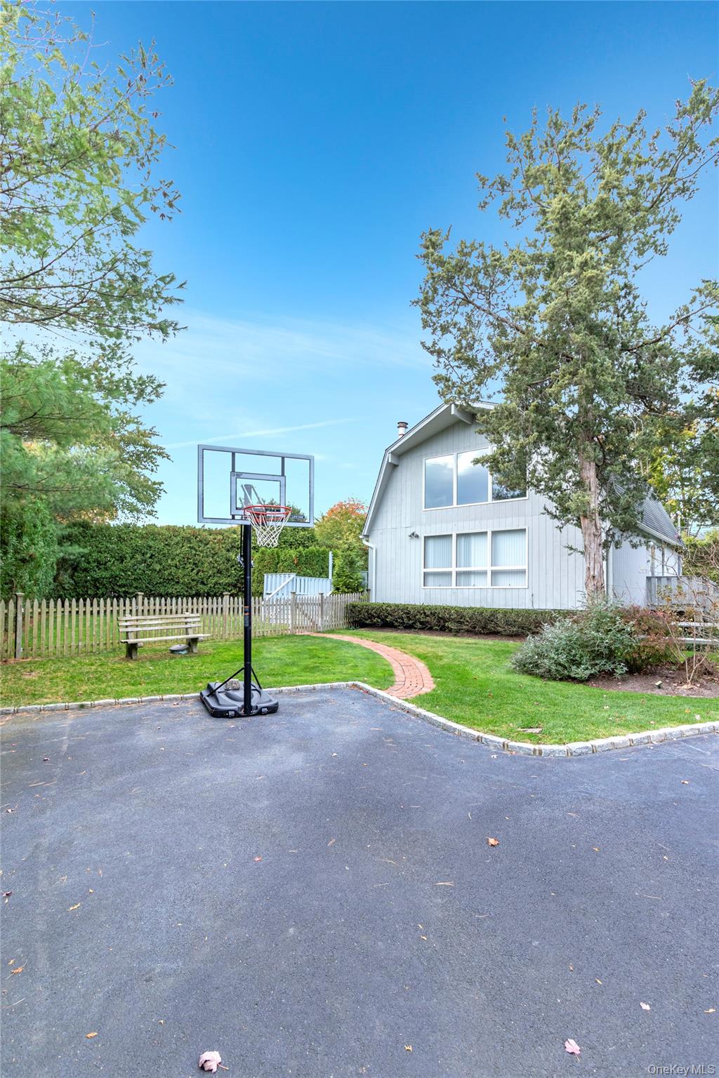 18 Alanson Lane, Hampton Bays, NY 11946