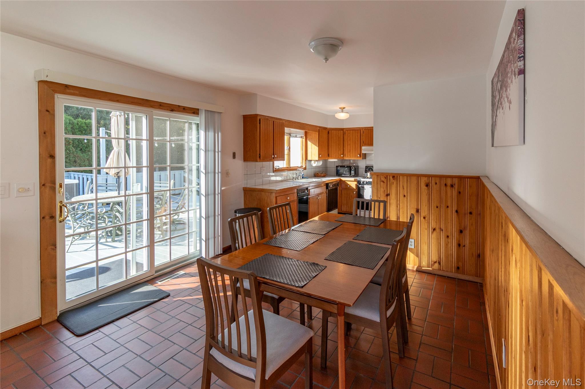 18 Alanson Lane, Hampton Bays, NY 11946