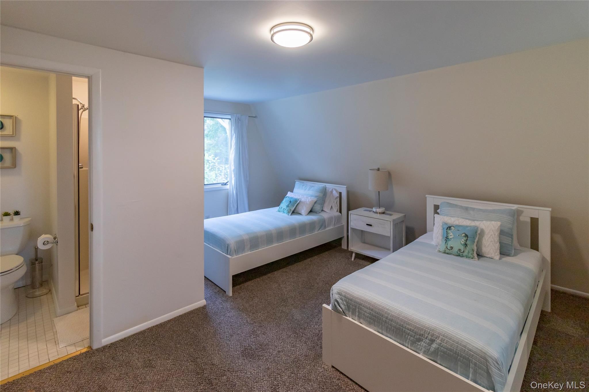 18 Alanson Lane, Hampton Bays, NY 11946