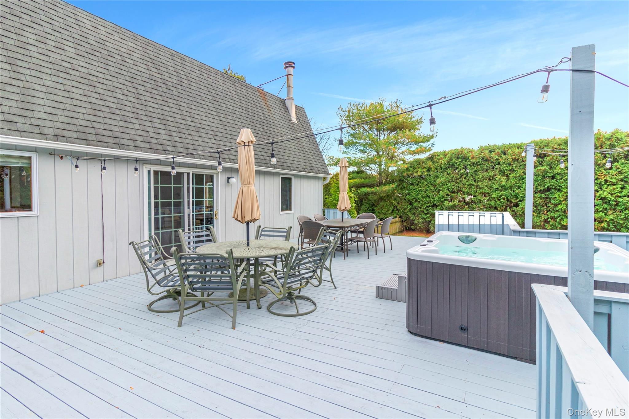 18 Alanson Lane, Hampton Bays, NY 11946