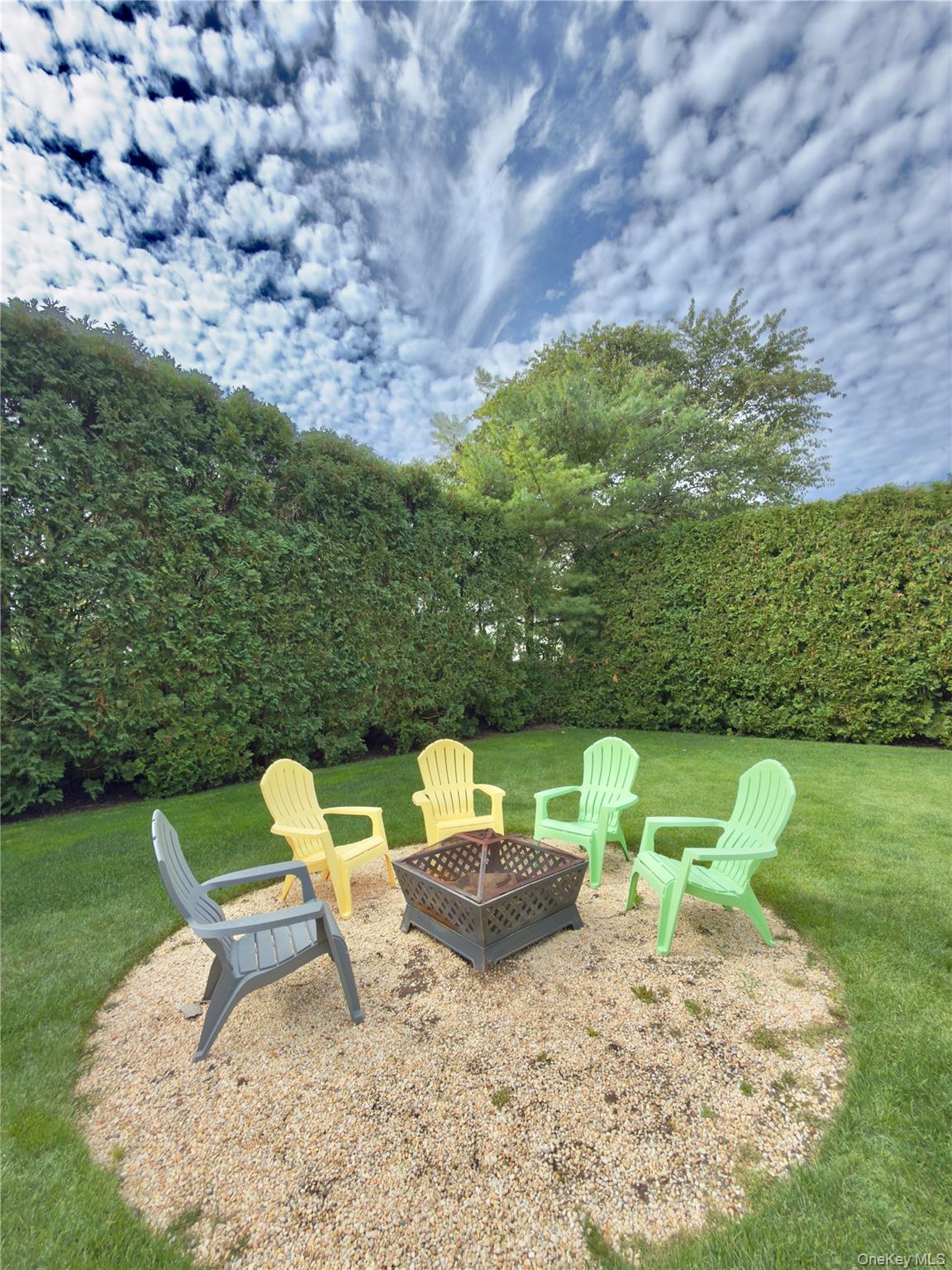 18 Alanson Lane, Hampton Bays, NY 11946