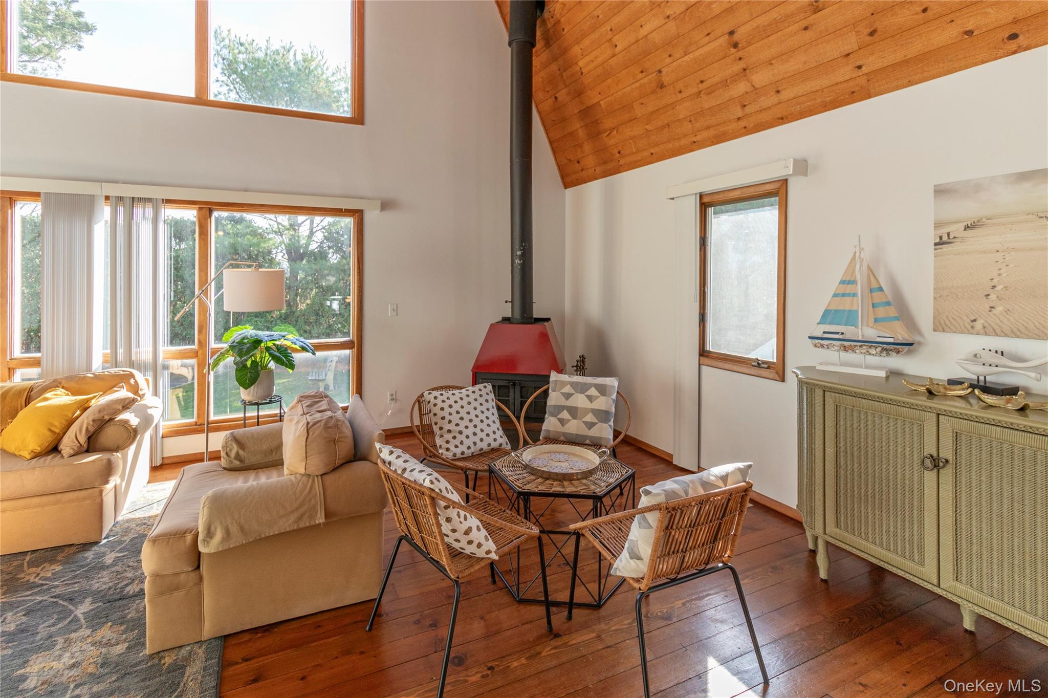 18 Alanson Lane, Hampton Bays, NY 11946